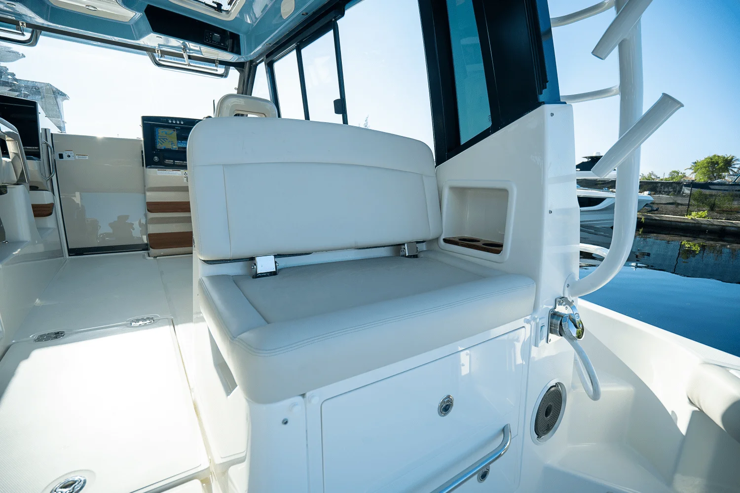 2025 Boston Whaler 405 Conquest Image Thumbnail #8
