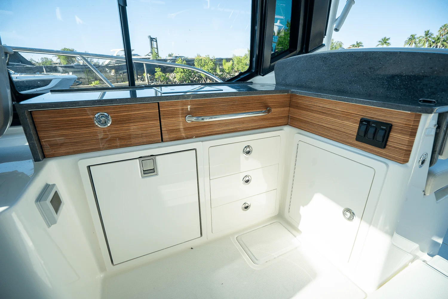 2025 Boston Whaler 405 Conquest Image Thumbnail #12