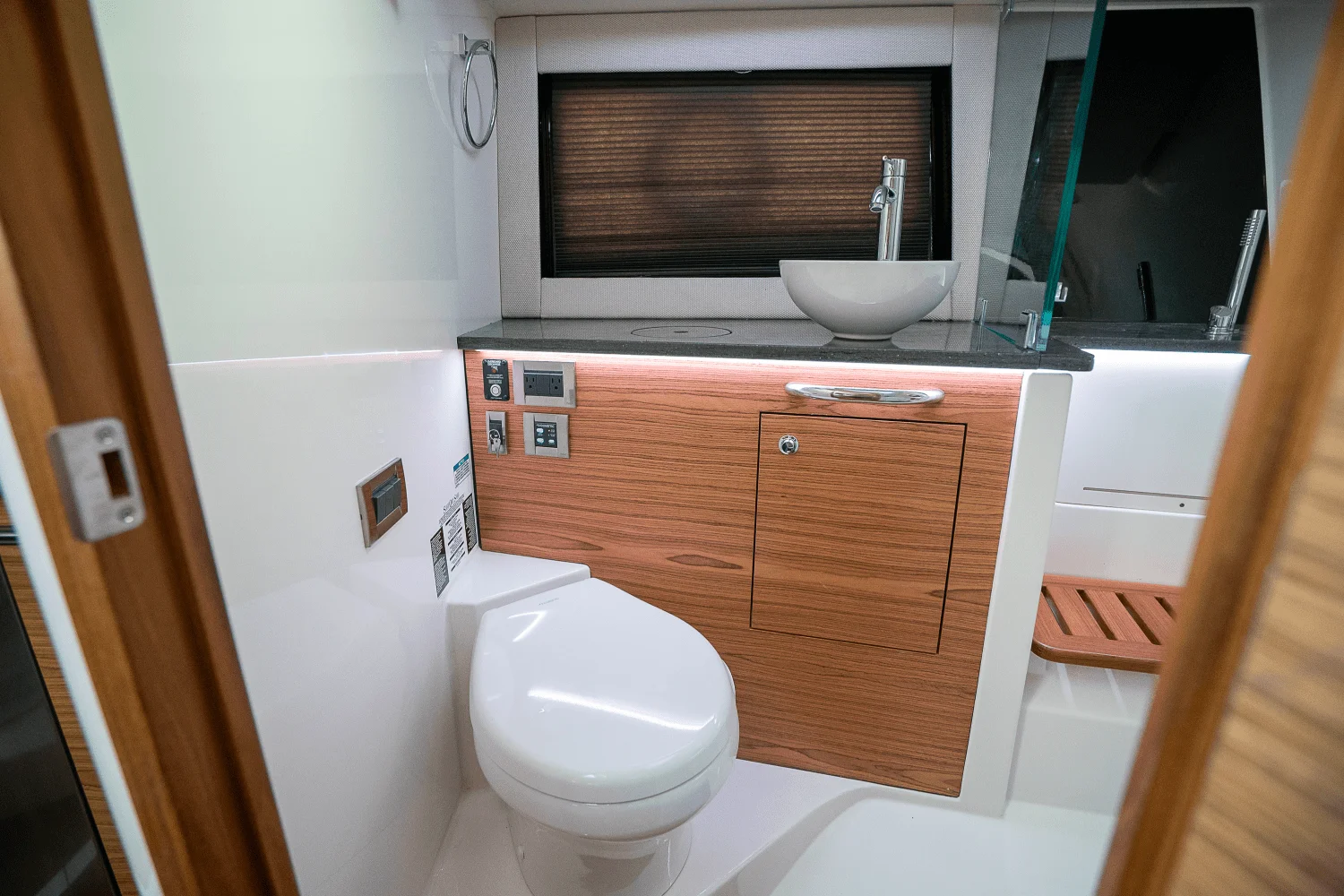 2025 Boston Whaler 405 Conquest Image Thumbnail #34