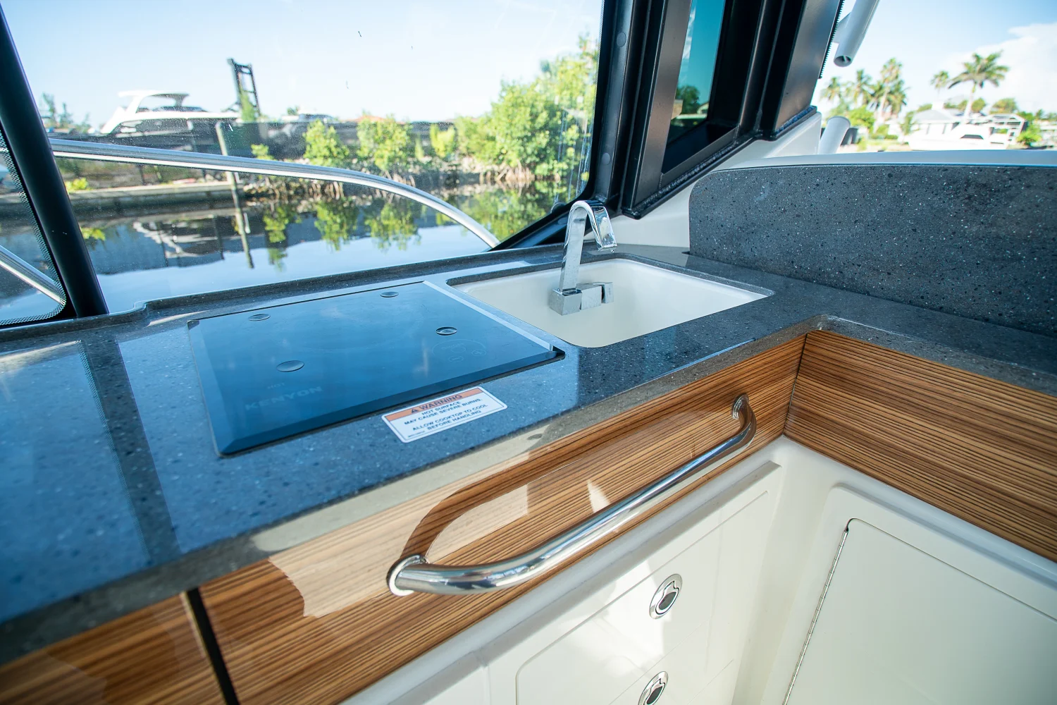 2025 Boston Whaler 405 Conquest Image Thumbnail #13