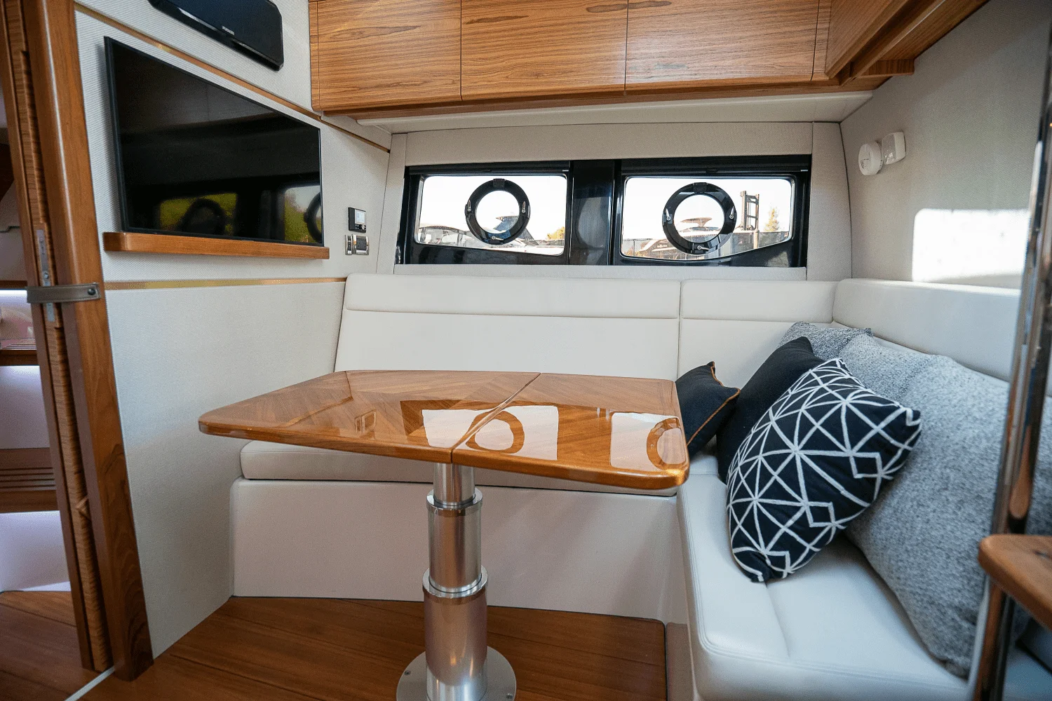 2025 Boston Whaler 405 Conquest Image Thumbnail #22