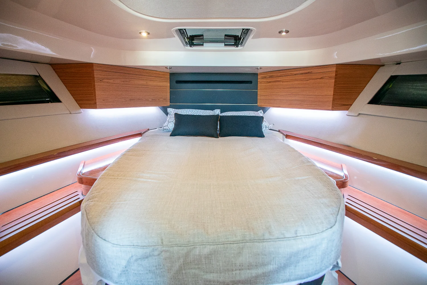 2025 Boston Whaler 405 Conquest Image Thumbnail #28