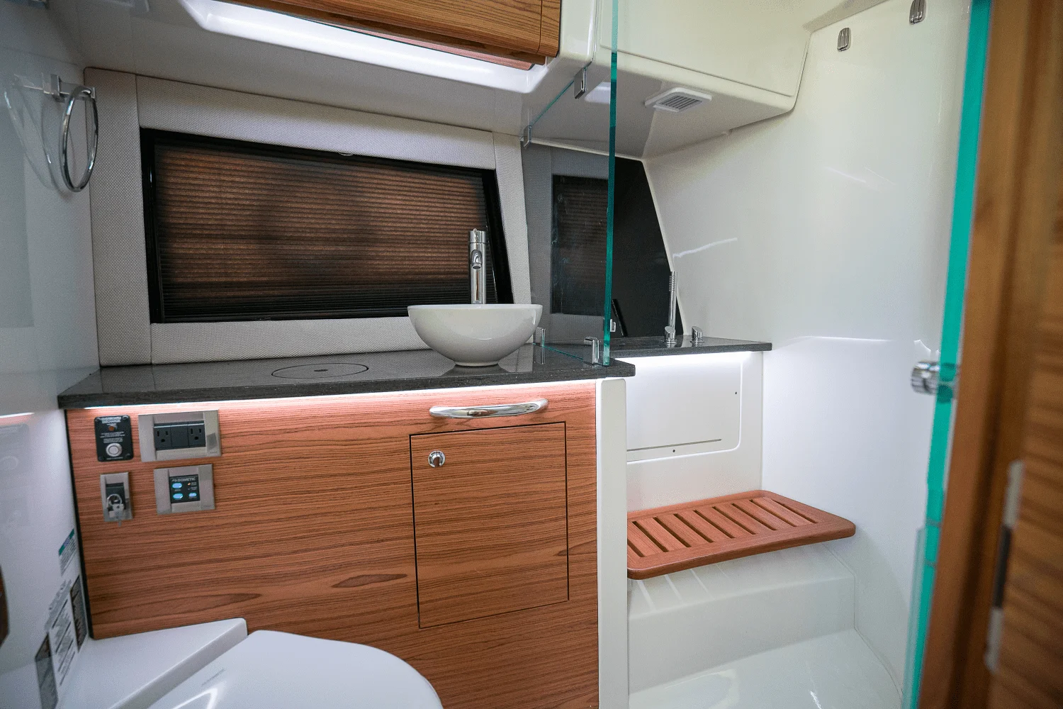 2025 Boston Whaler 405 Conquest Image Thumbnail #32