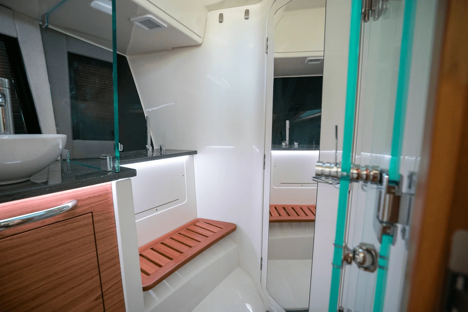 2025 Boston Whaler 405 Conquest Image Thumbnail #31