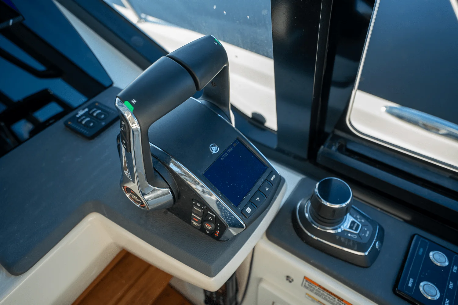 2025 Boston Whaler 405 Conquest Image Thumbnail #17