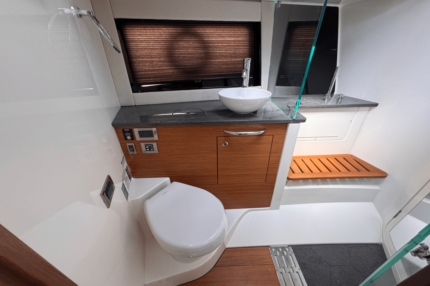 2025 Boston Whaler 405 Conquest Image Thumbnail #37