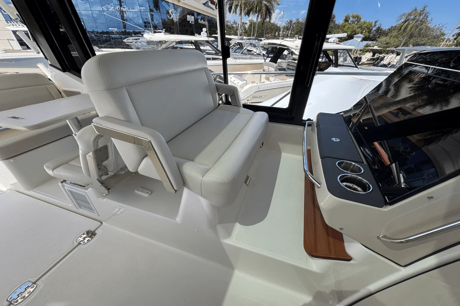 2025 Boston Whaler 405 Conquest Image Thumbnail #20