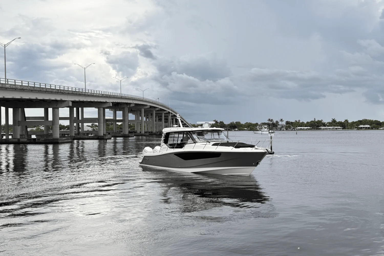 2025 Boston Whaler 405 Conquest Image Thumbnail #2