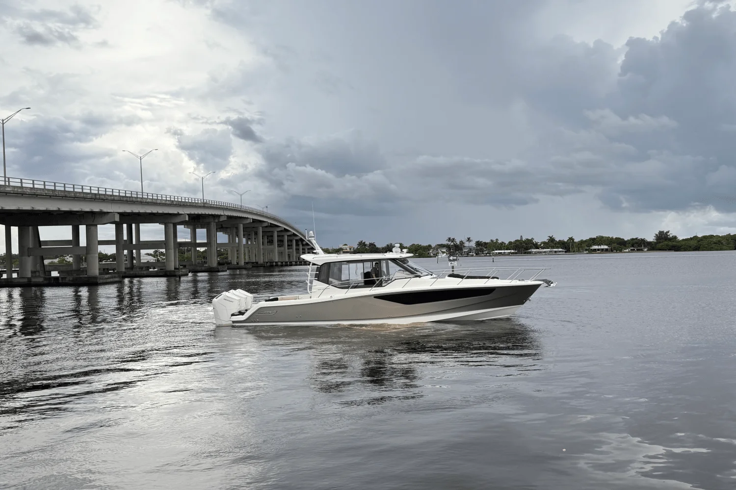 2025 Boston Whaler 405 Conquest Image Thumbnail #0