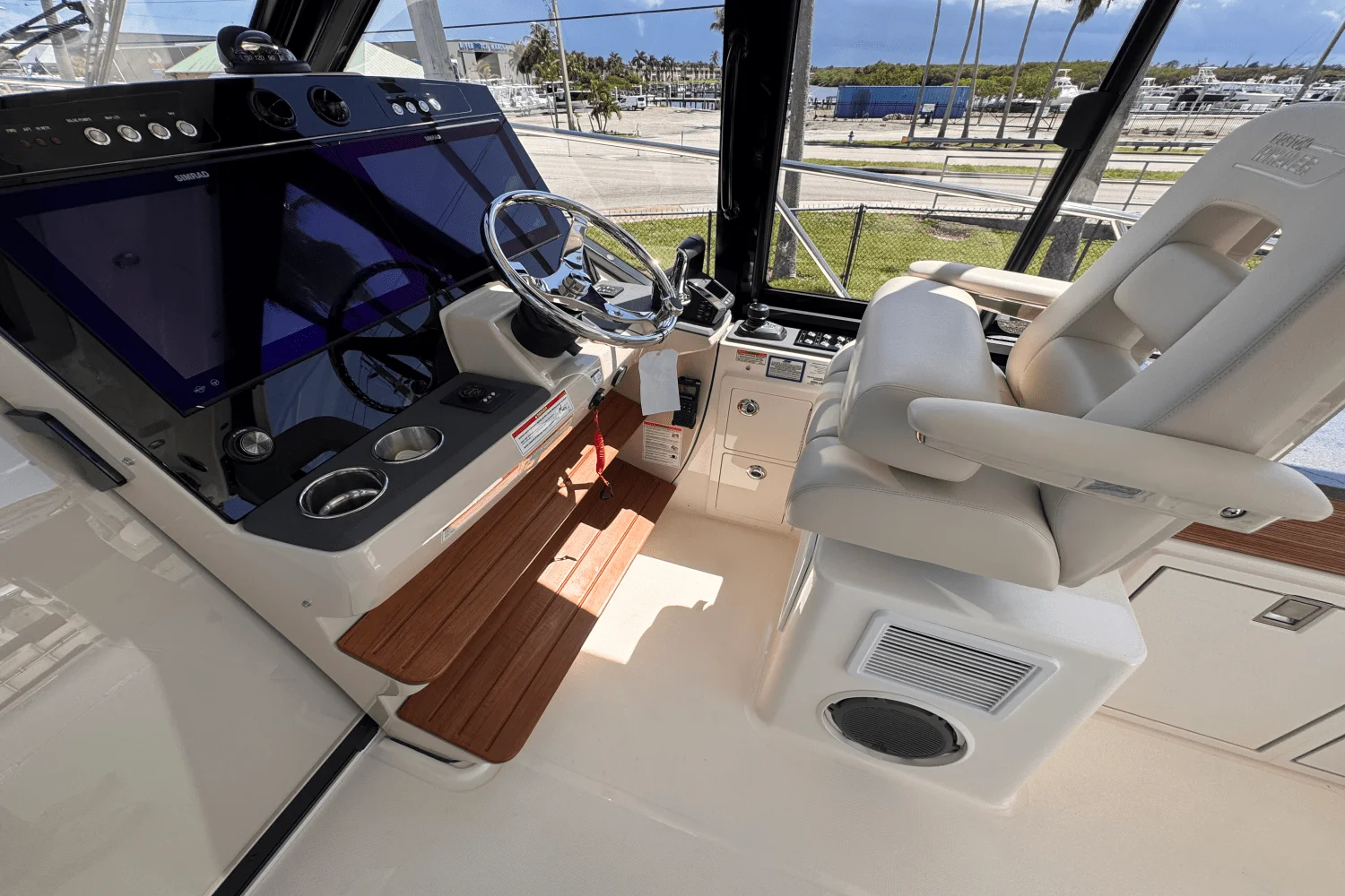 2025 Boston Whaler 405 Conquest Image Thumbnail #24