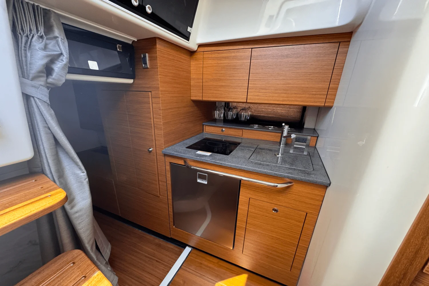 2025 Boston Whaler 405 Conquest Image Thumbnail #33