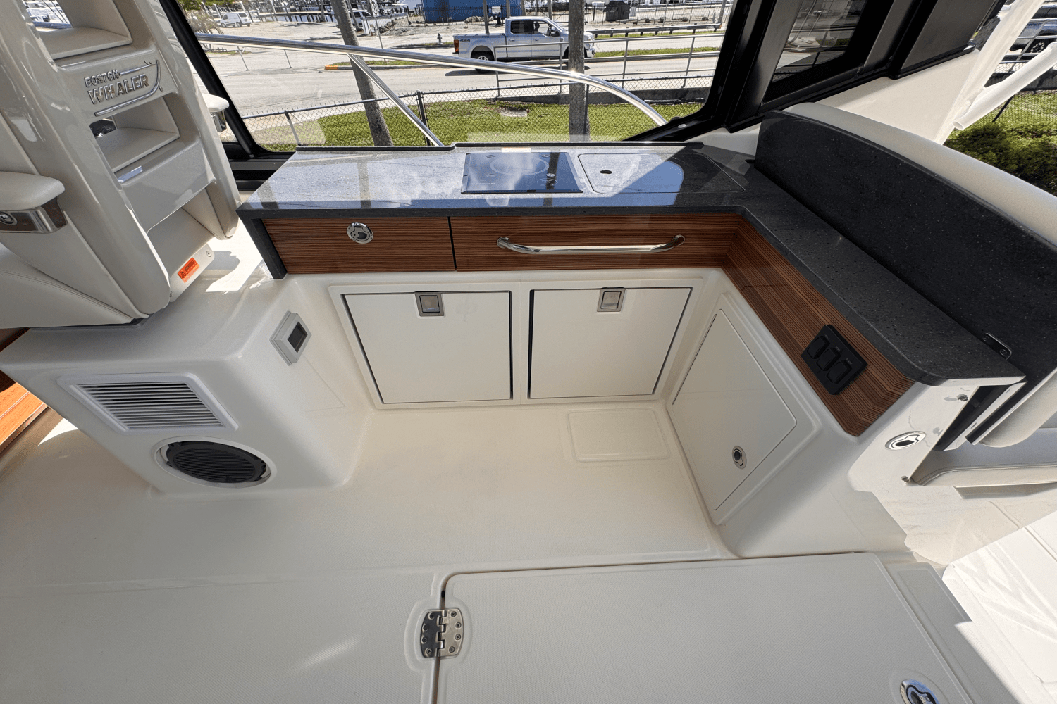 2025 Boston Whaler 405 Conquest Image Thumbnail #18