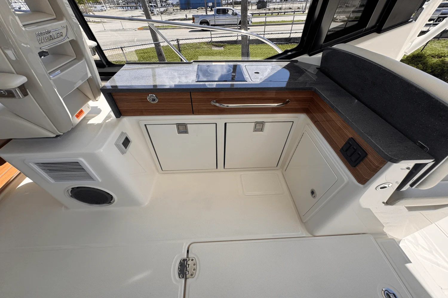 2025 Boston Whaler 405 Conquest Image Thumbnail #18