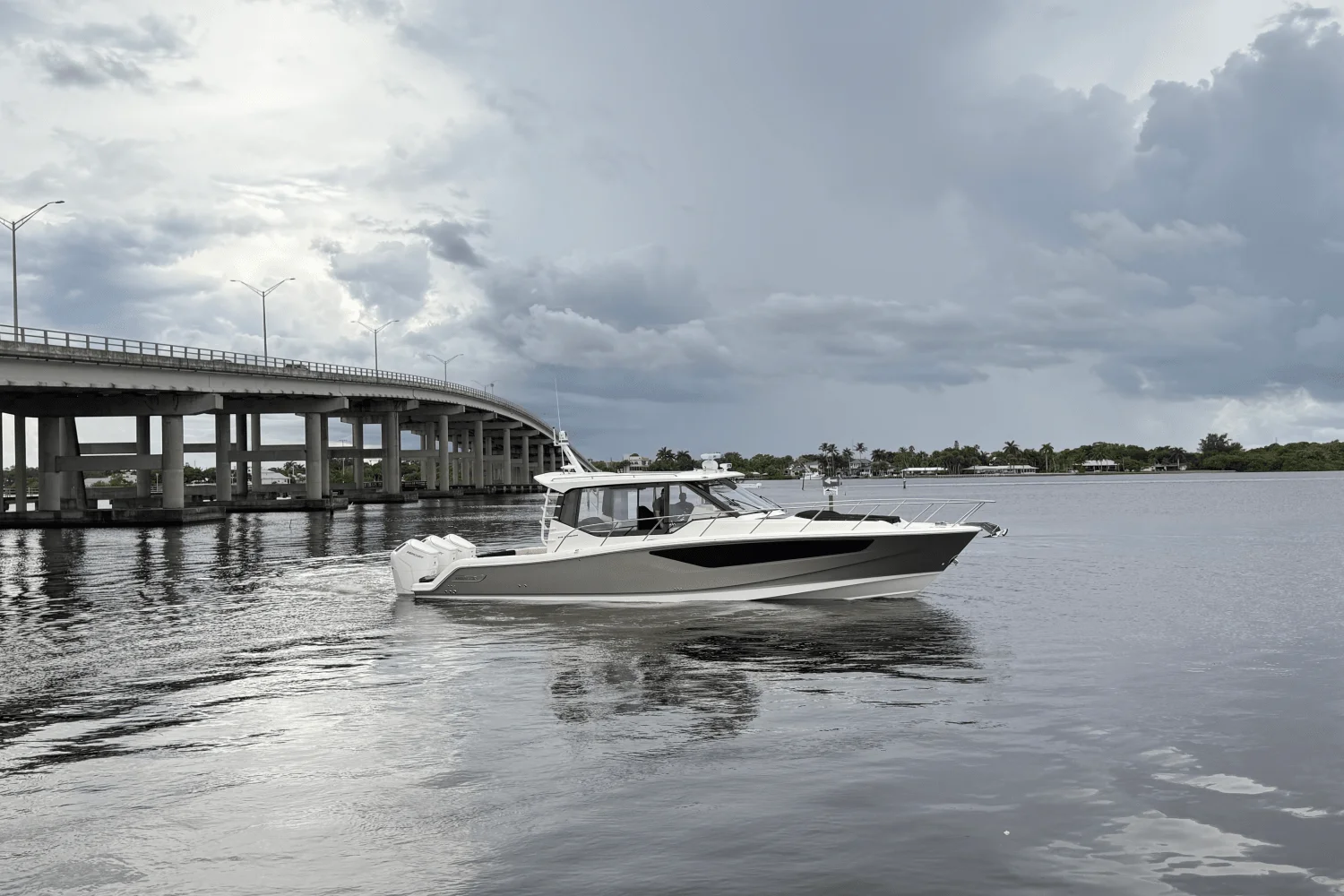 2025 Boston Whaler 405 Conquest Image Thumbnail #1