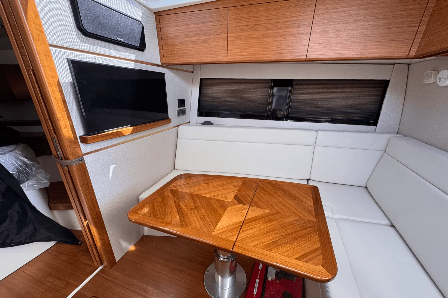 2025 Boston Whaler 405 Conquest Image Thumbnail #31