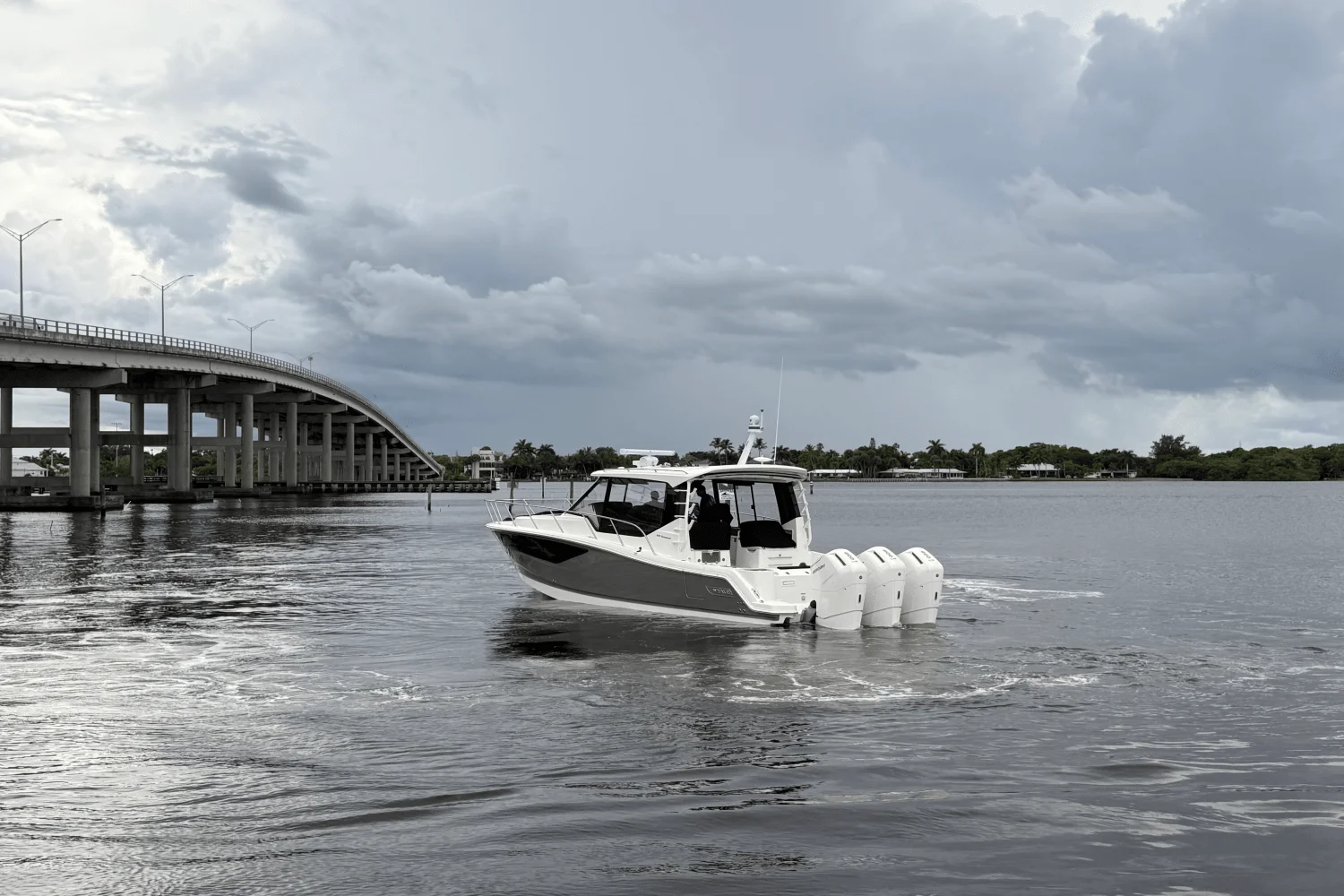 2025 Boston Whaler 405 Conquest Image Thumbnail #3