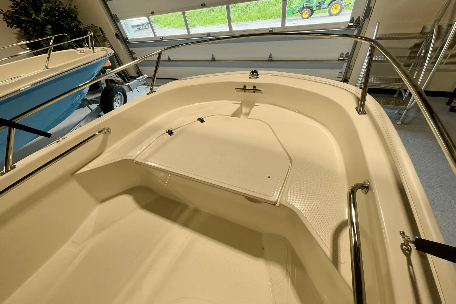2025 Boston Whaler 130 Super Sport Image Thumbnail #8