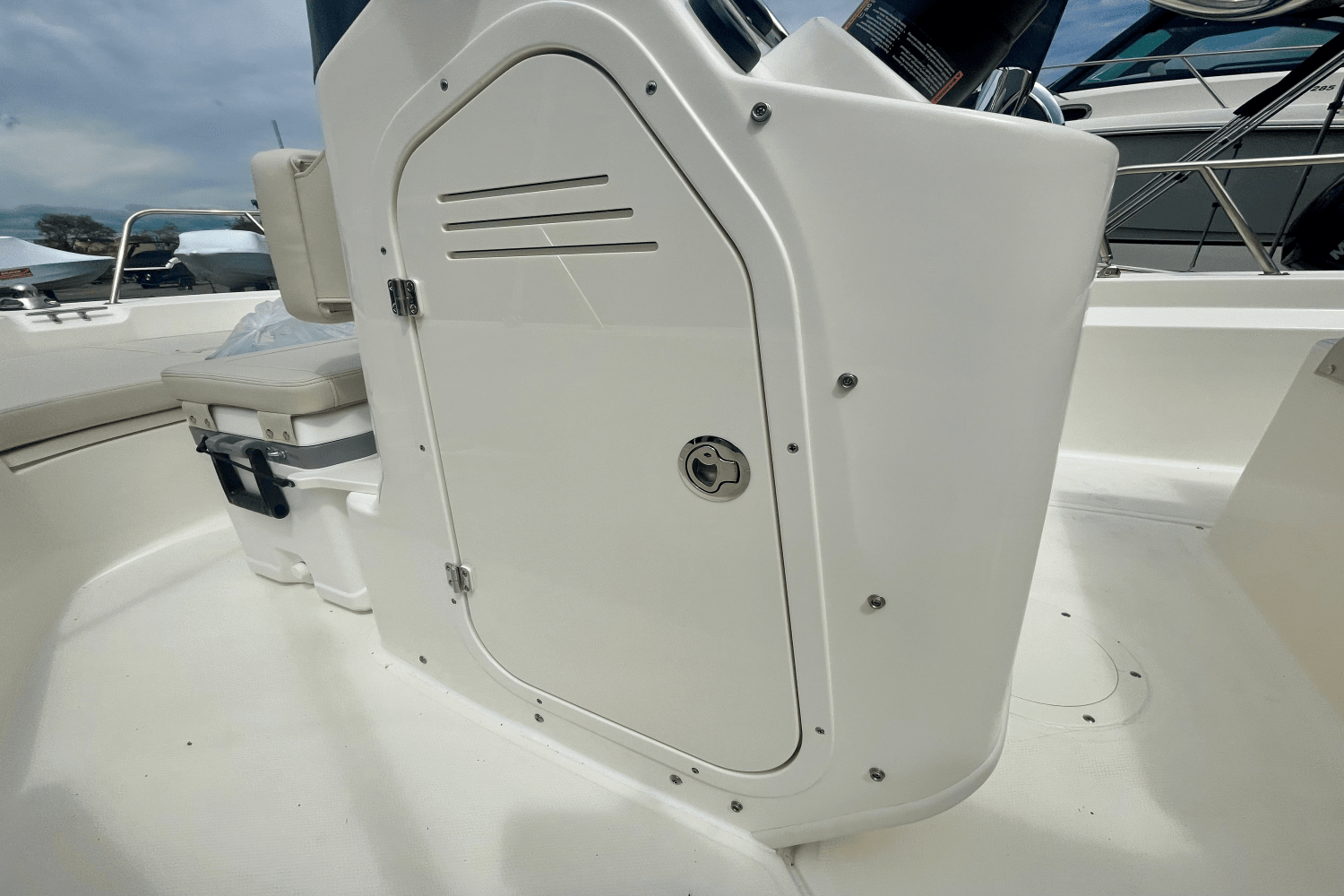 2026 Boston Whaler 170 Montauk Image Thumbnail #9