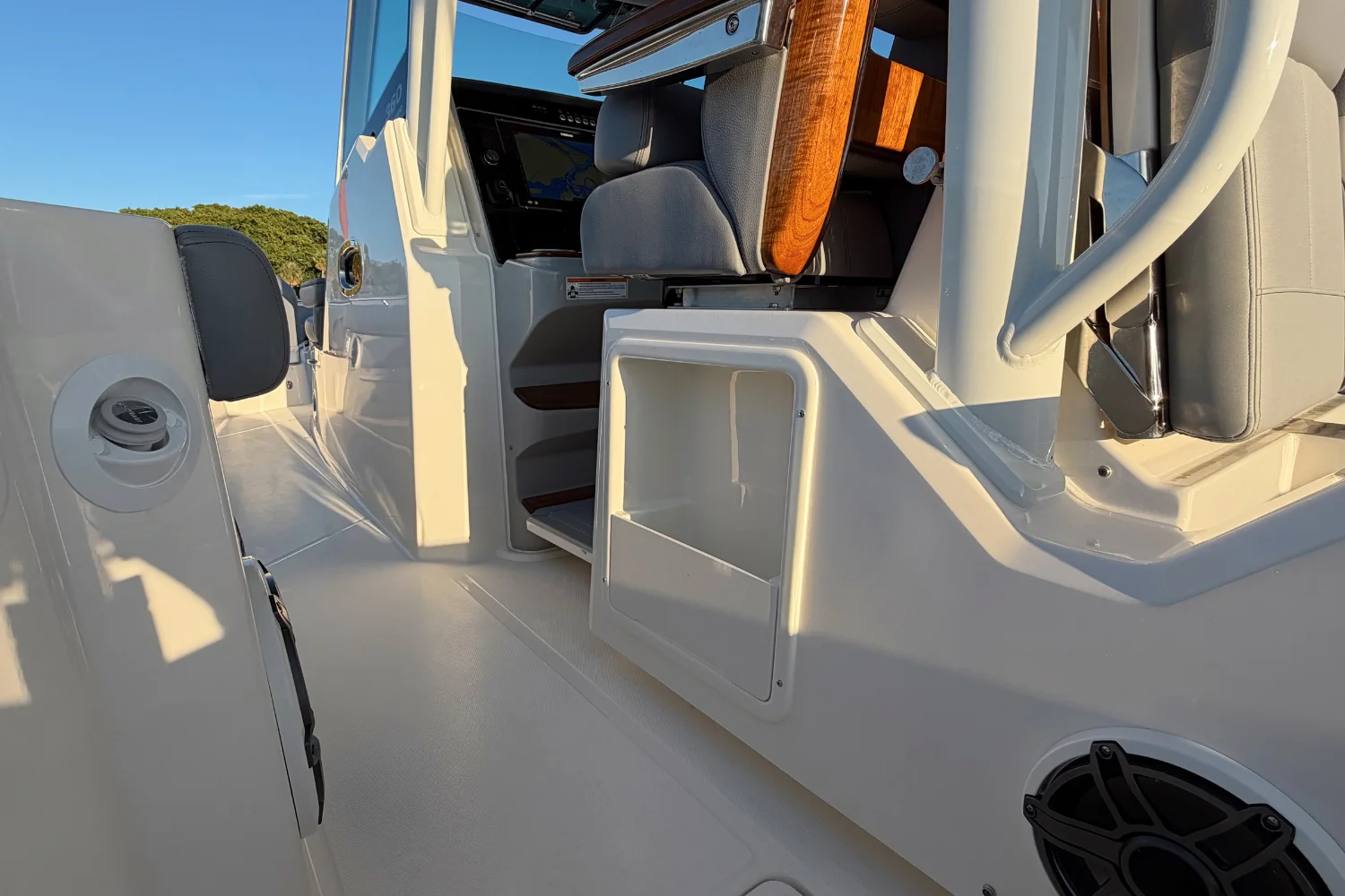 2026 Boston Whaler 360 Outrage Image Thumbnail #28