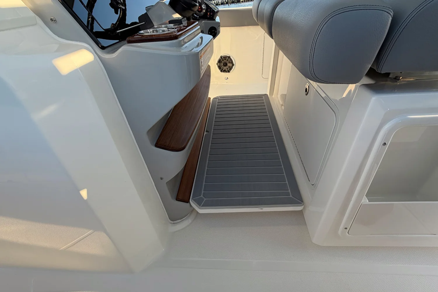 2026 Boston Whaler 360 Outrage Image Thumbnail #27