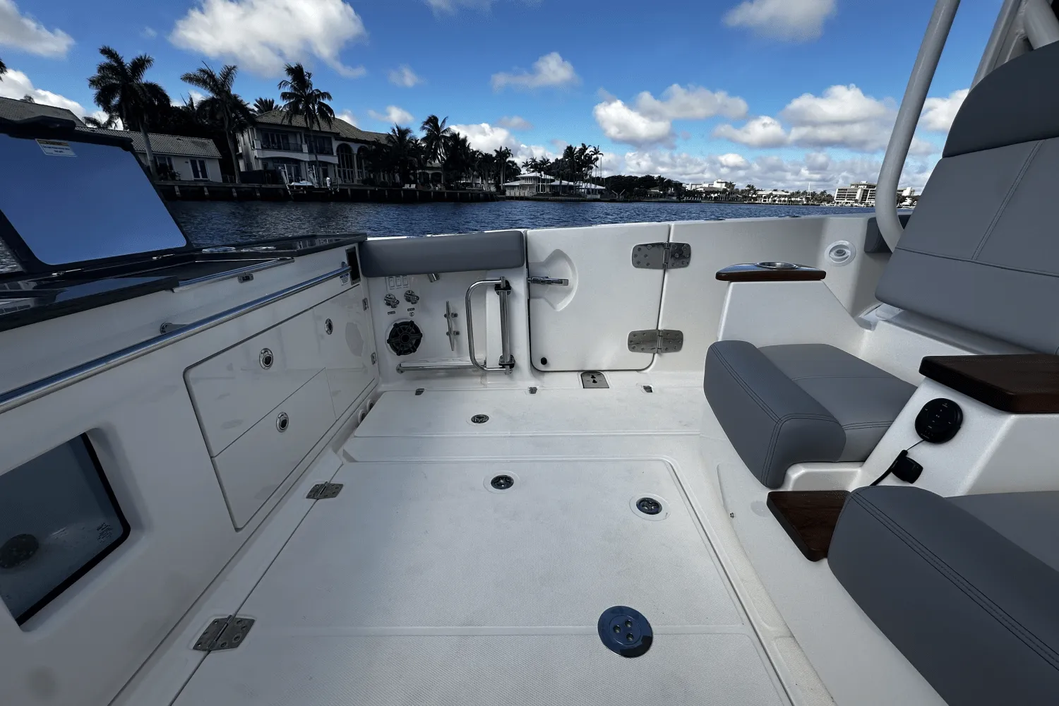 2026 Boston Whaler 360 Outrage Image Thumbnail #23