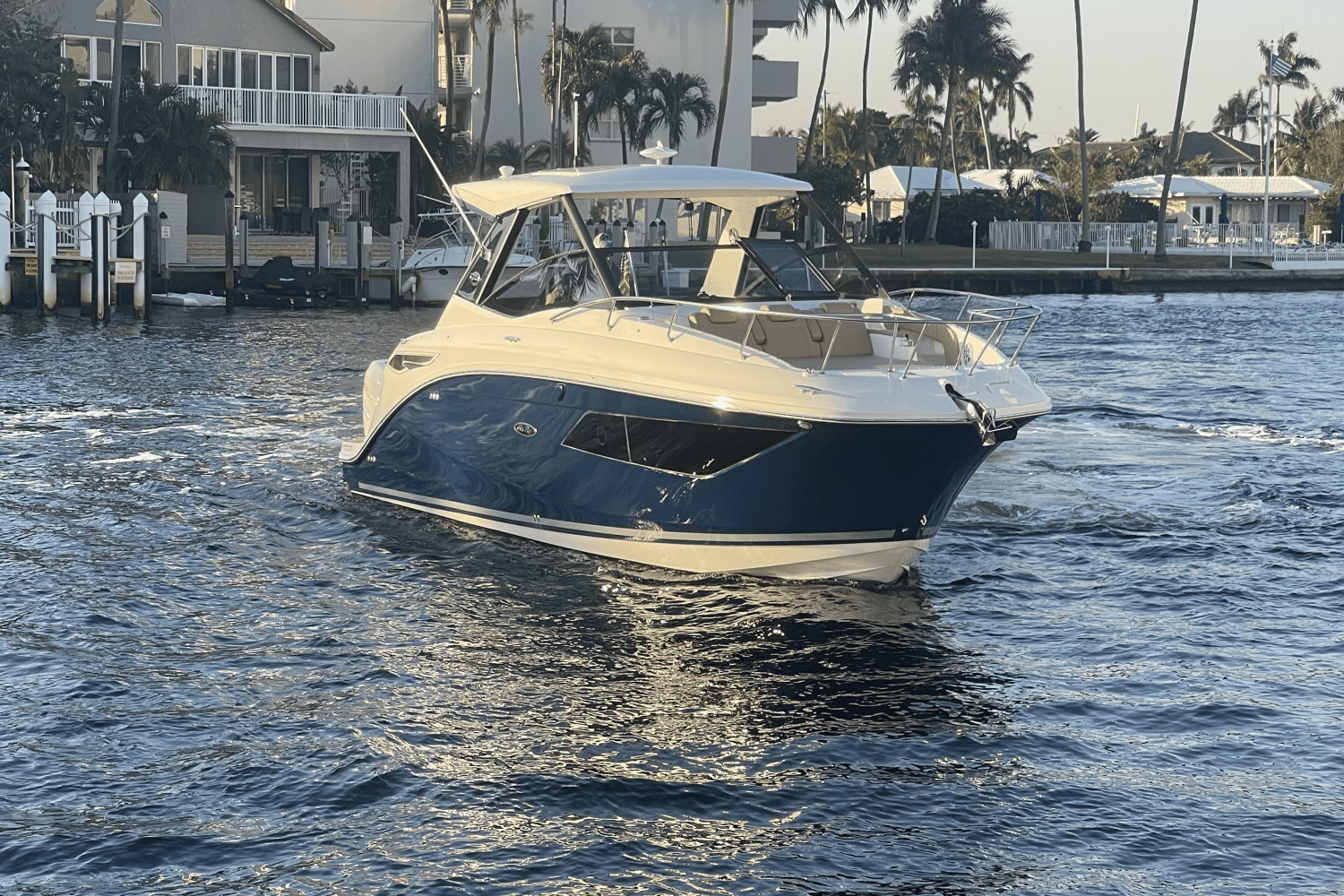 2021 Sea Ray 320 SUNDANCER OUTBOARD Image Thumbnail #7