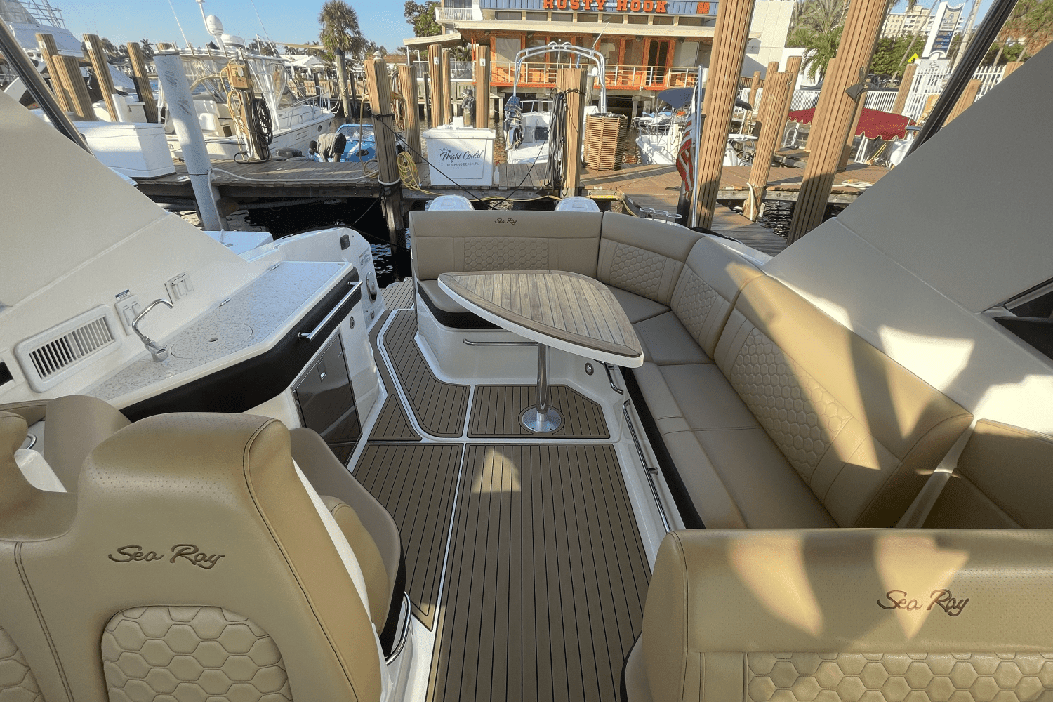 2021 Sea Ray 320 SUNDANCER OUTBOARD Image Thumbnail #21