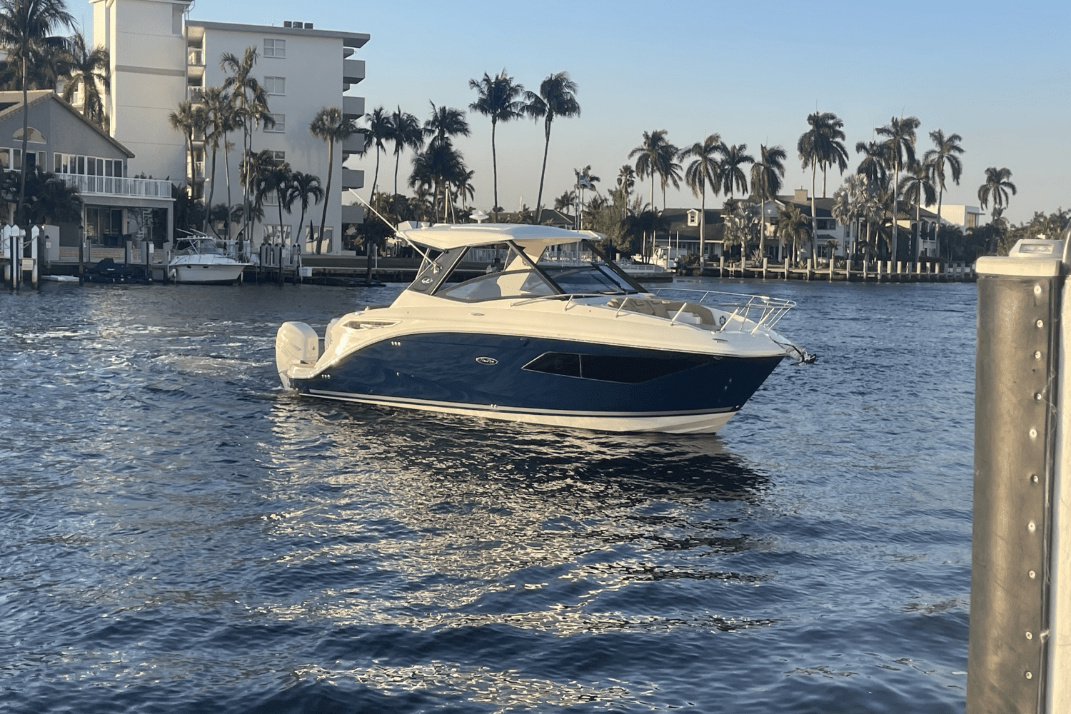 2021 Sea Ray 320 SUNDANCER OUTBOARD Image Thumbnail #5