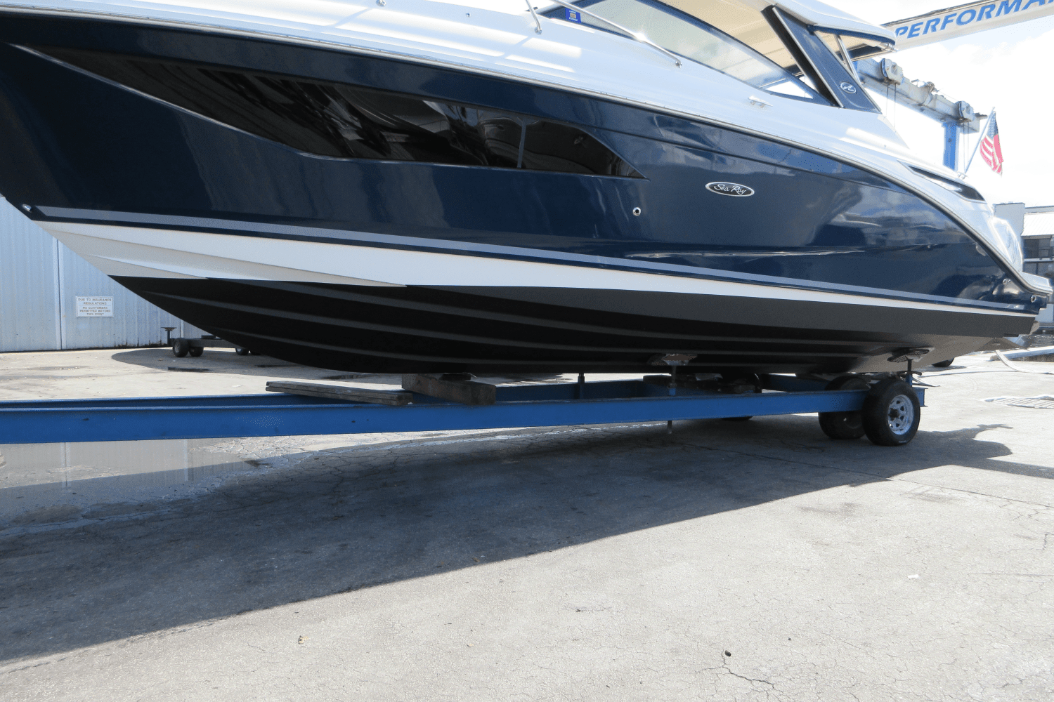 2021 Sea Ray 320 SUNDANCER OUTBOARD Image Thumbnail #10