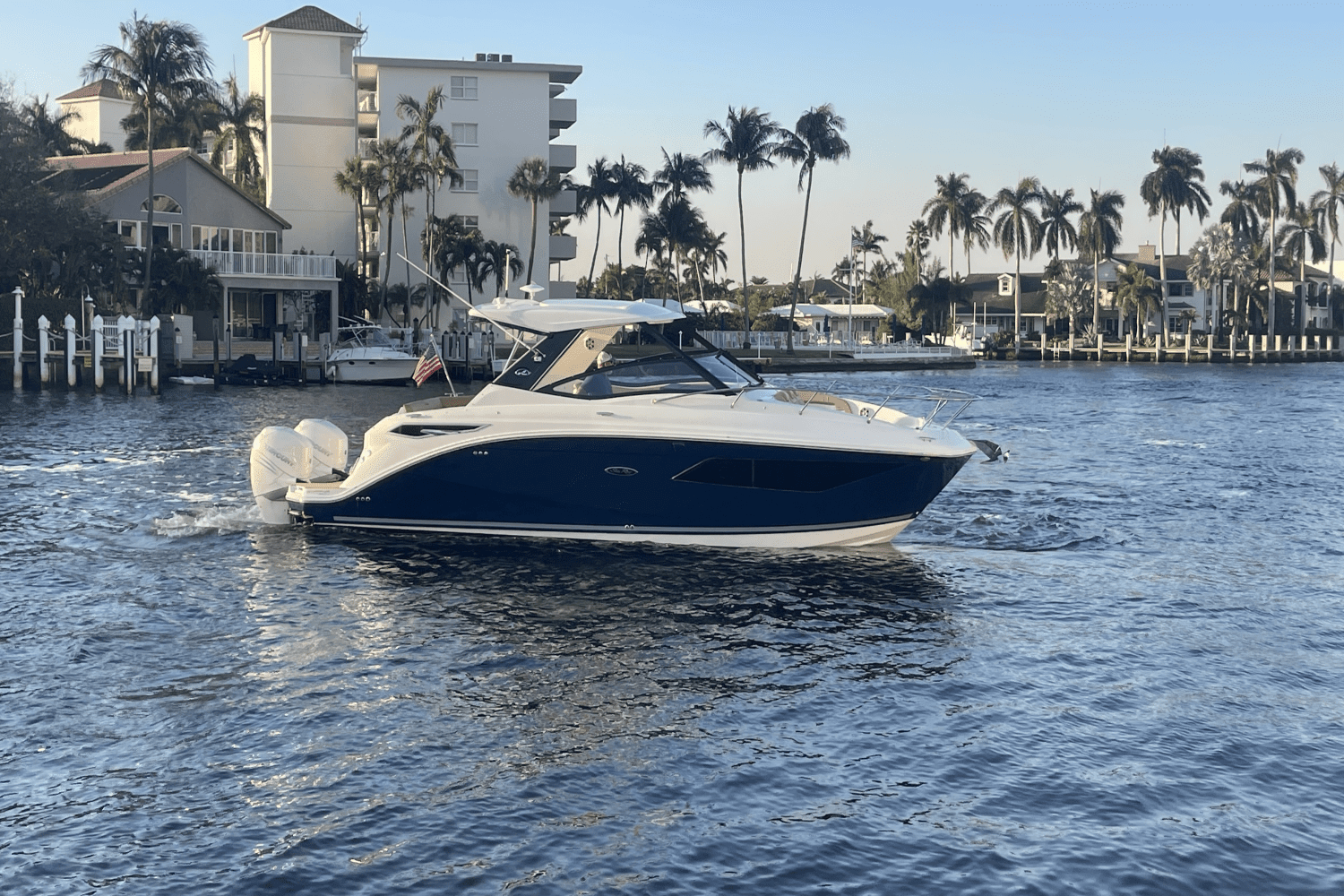 2021 Sea Ray 320 SUNDANCER OUTBOARD Image Thumbnail #6