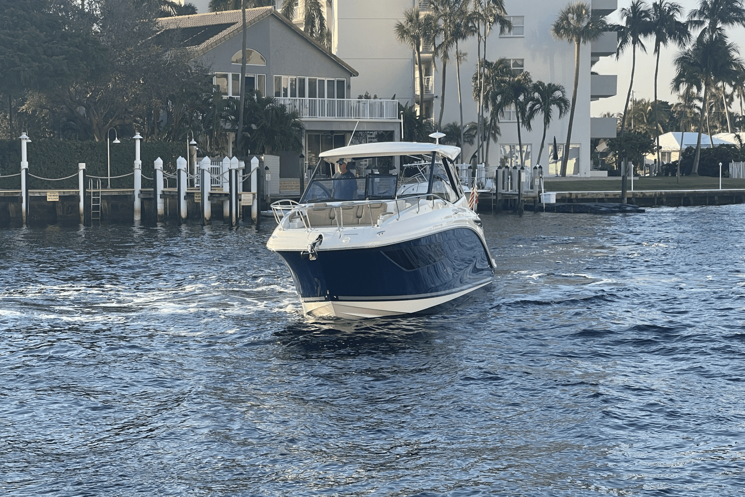 2021 Sea Ray 320 SUNDANCER OUTBOARD Image Thumbnail #11