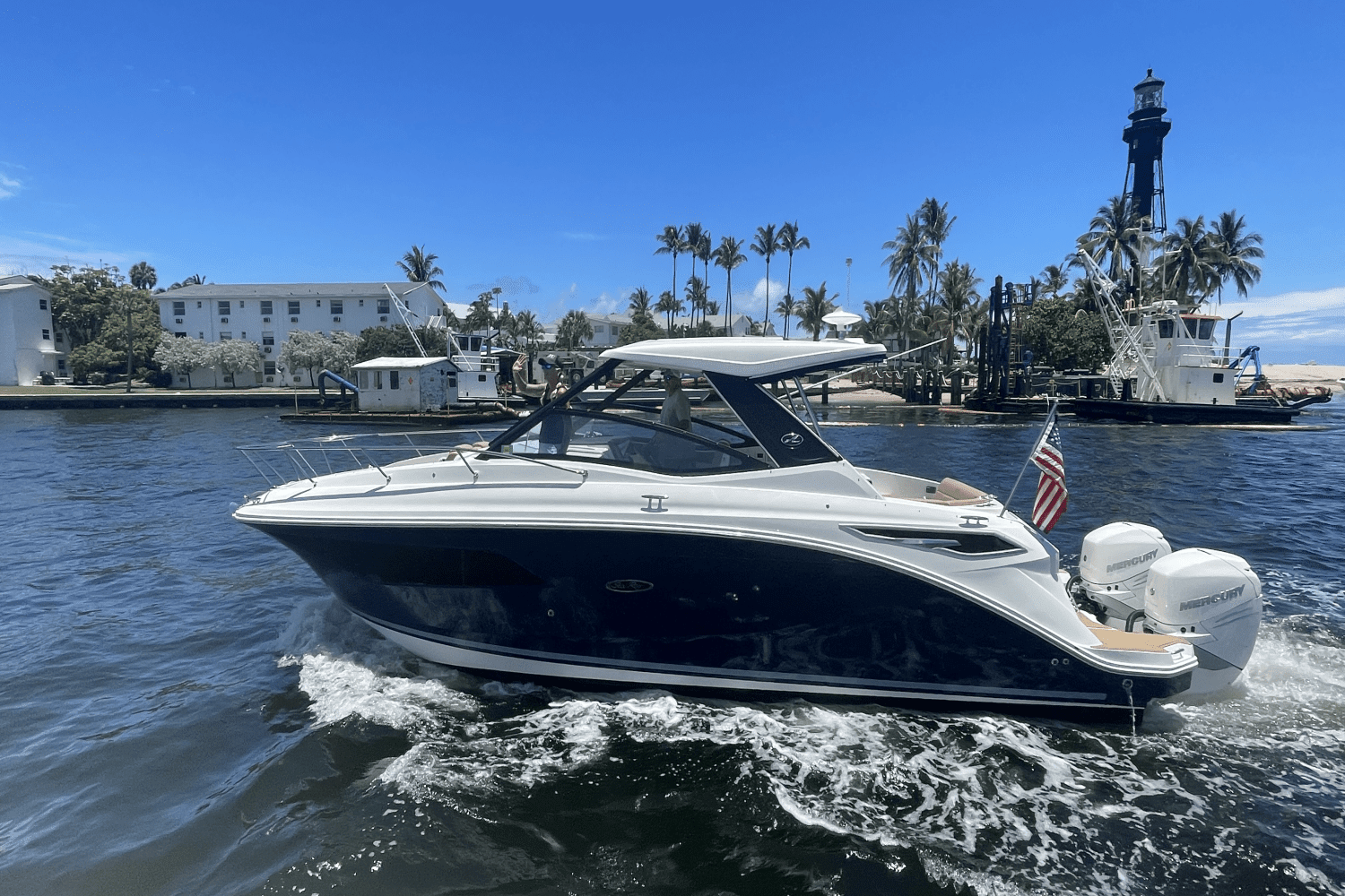 2021 Sea Ray 320 SUNDANCER OUTBOARD Image Thumbnail #2