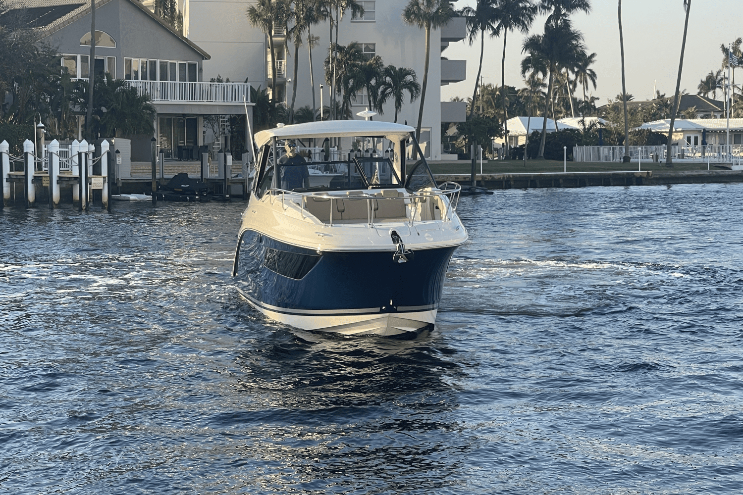 2021 Sea Ray 320 SUNDANCER OUTBOARD Image Thumbnail #8