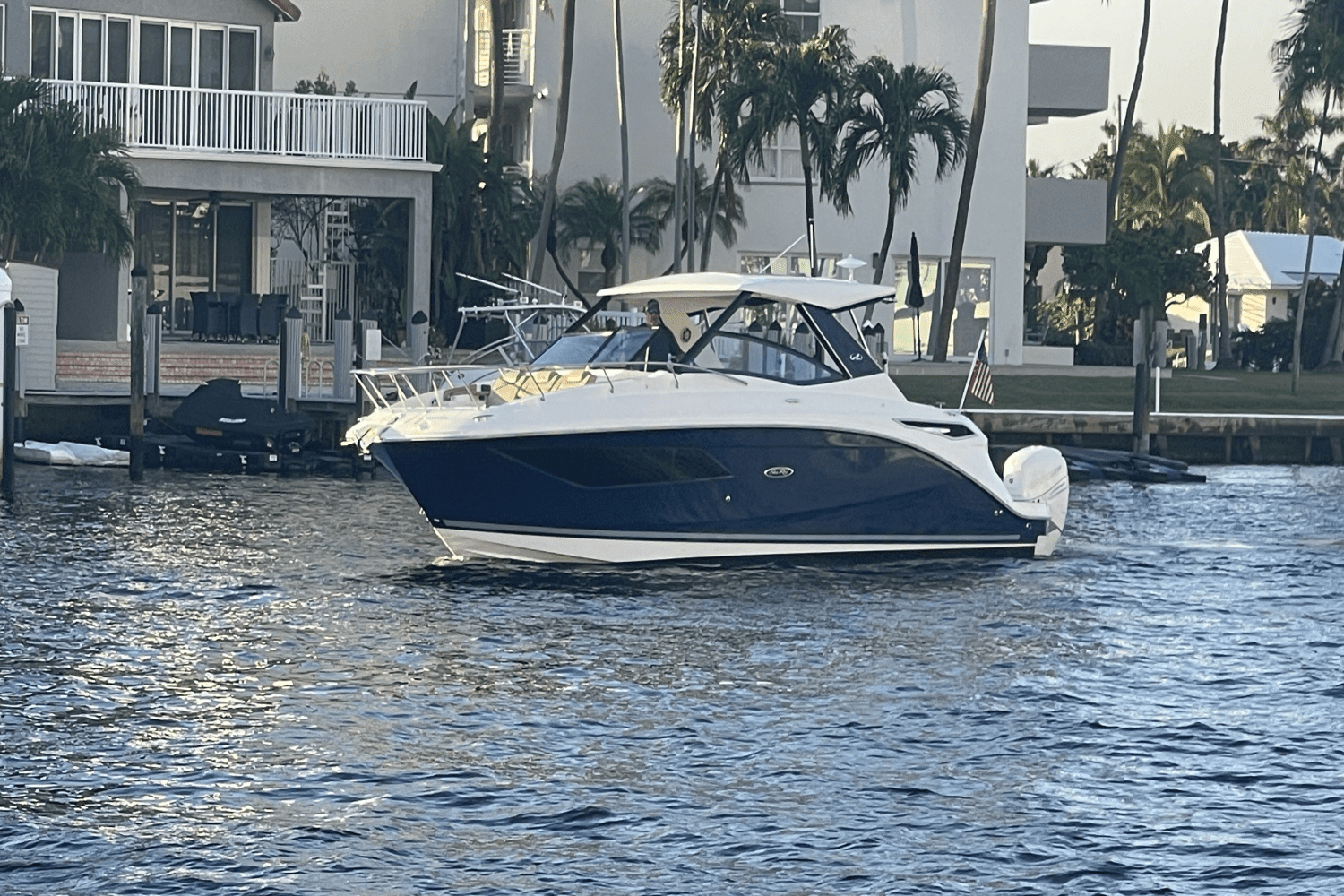 2021 Sea Ray 320 SUNDANCER OUTBOARD Image Thumbnail #9