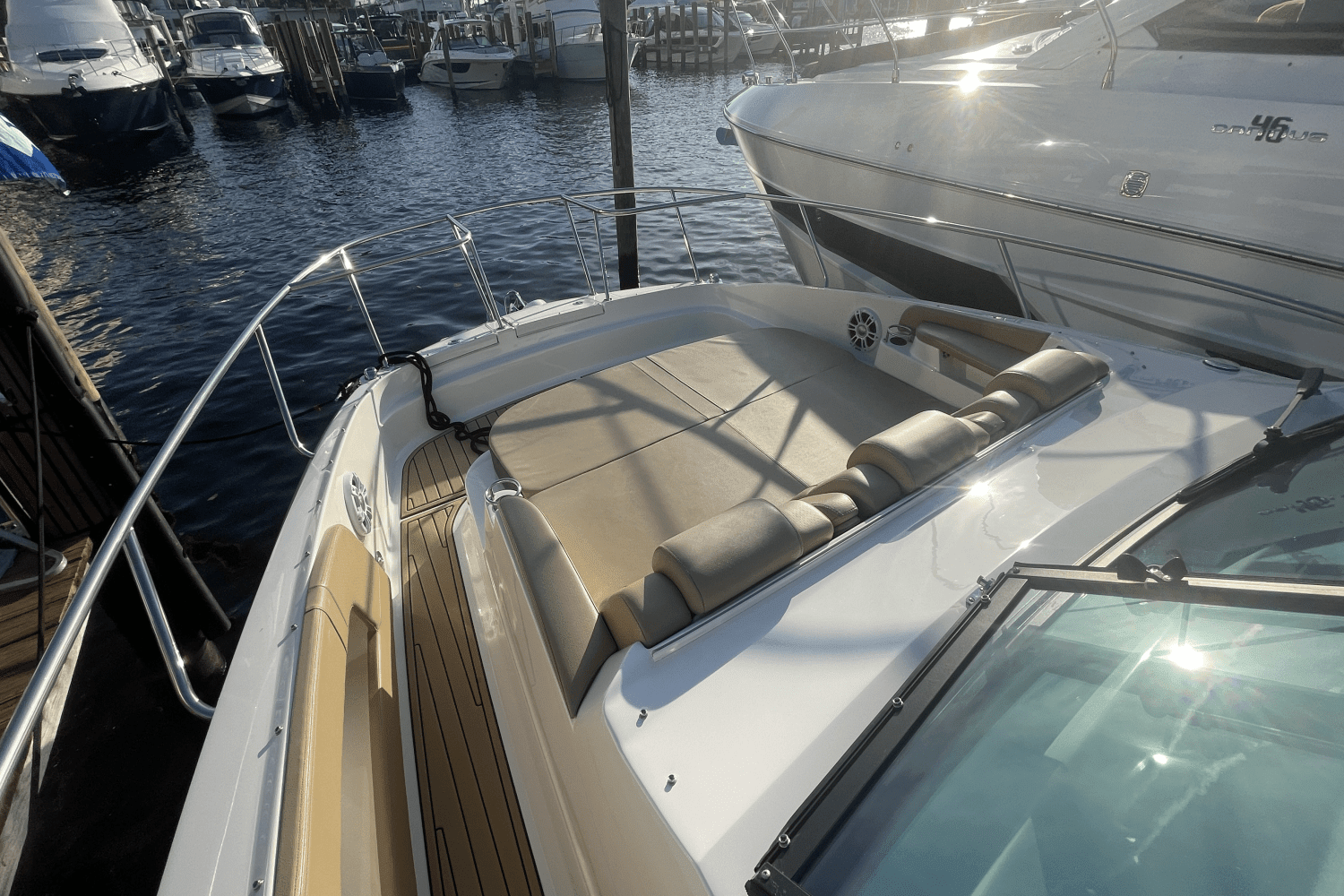 2021 Sea Ray 320 SUNDANCER OUTBOARD Image Thumbnail #18