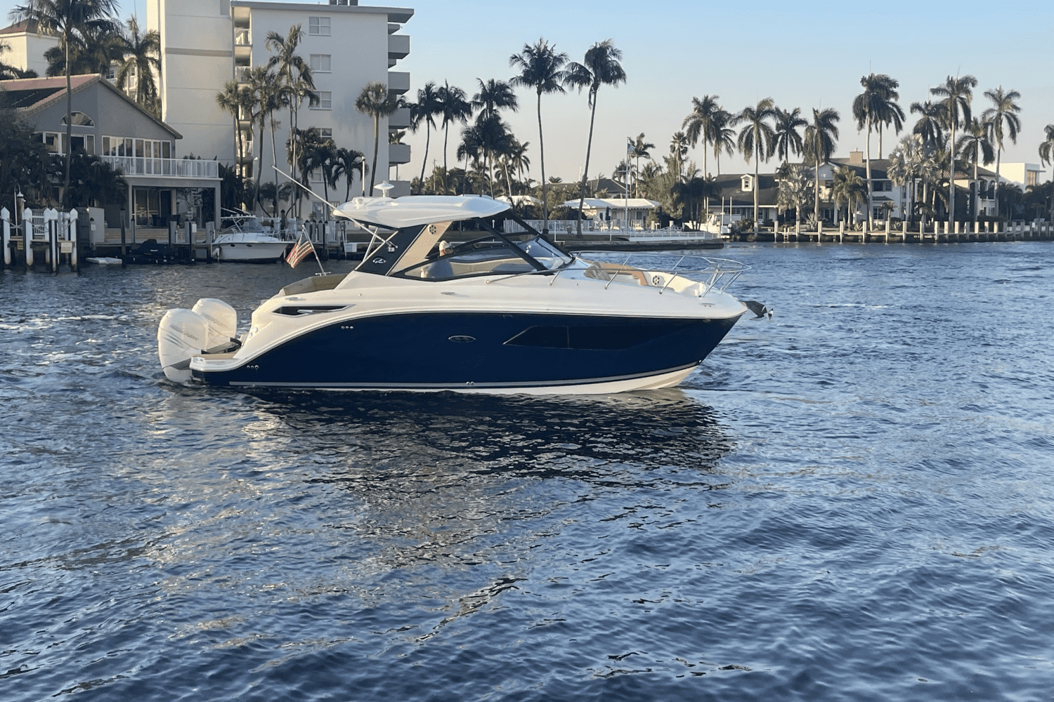 2021 Sea Ray 320 SUNDANCER OUTBOARD Image Thumbnail #12