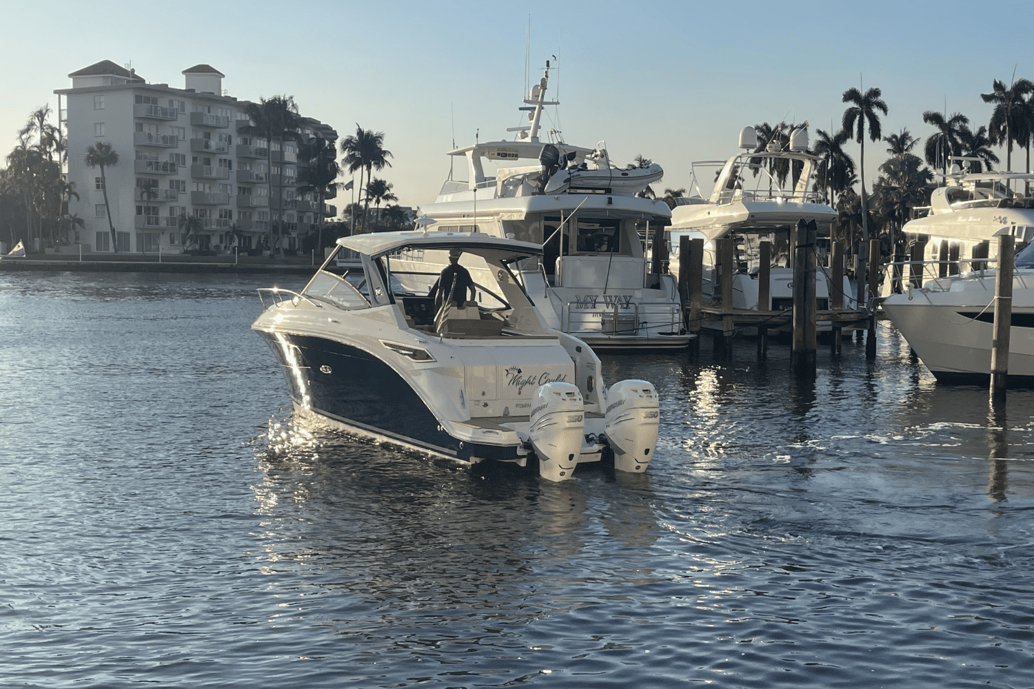 2021 Sea Ray 320 SUNDANCER OUTBOARD Image Thumbnail #10