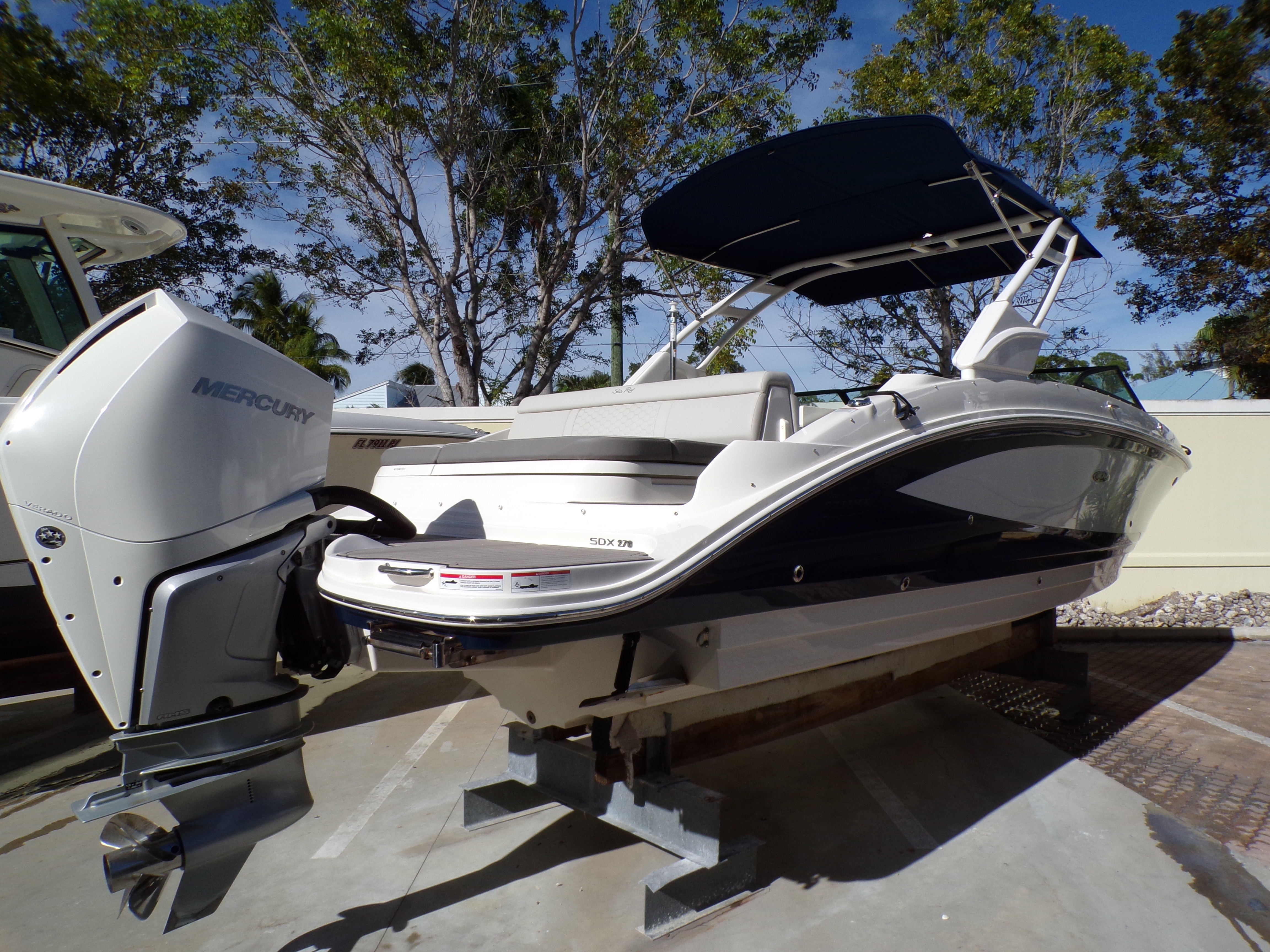 2022 Sea Ray SDX 270 Image Thumbnail #9