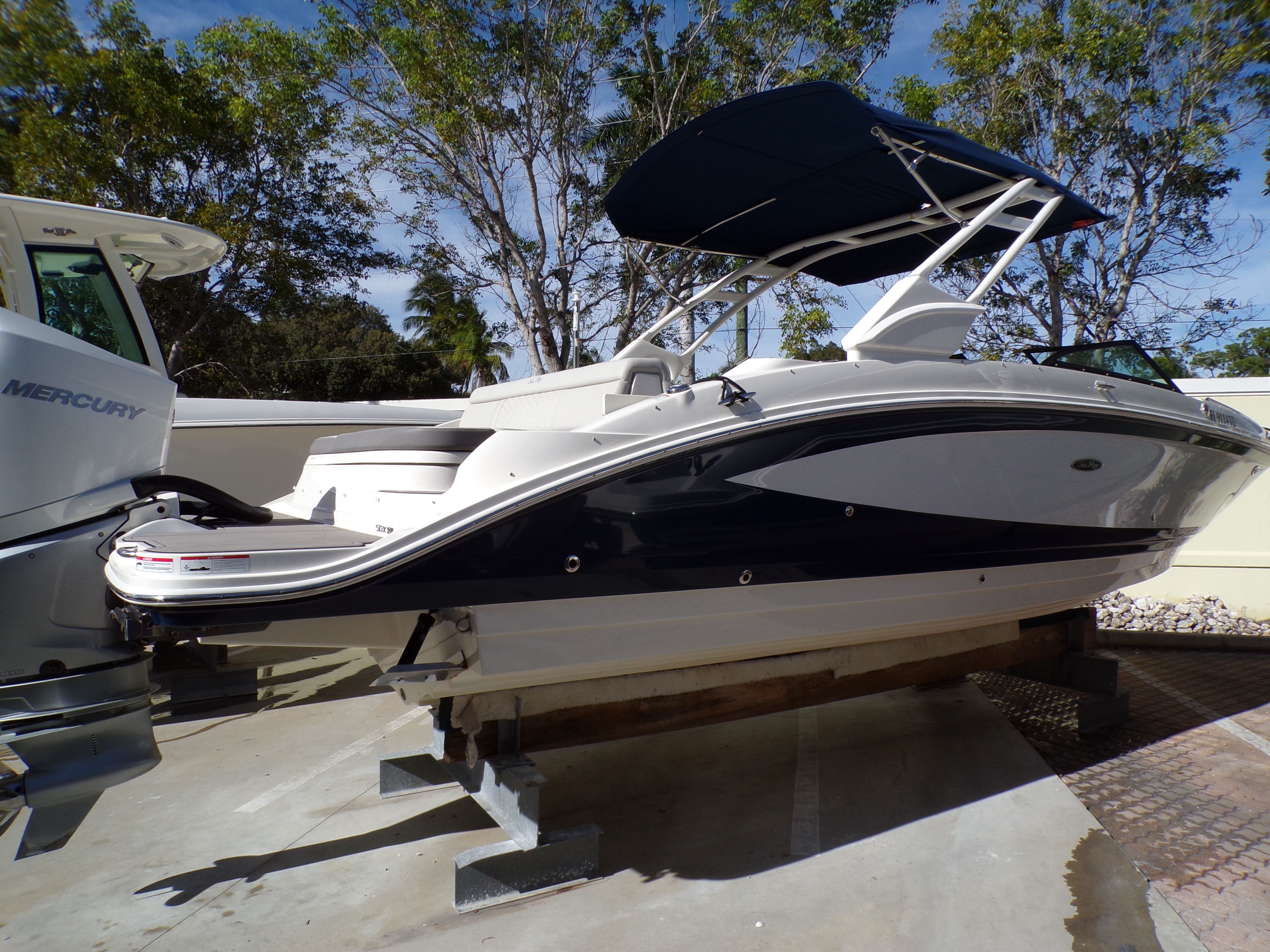 2022 Sea Ray SDX 270 Image Thumbnail #1