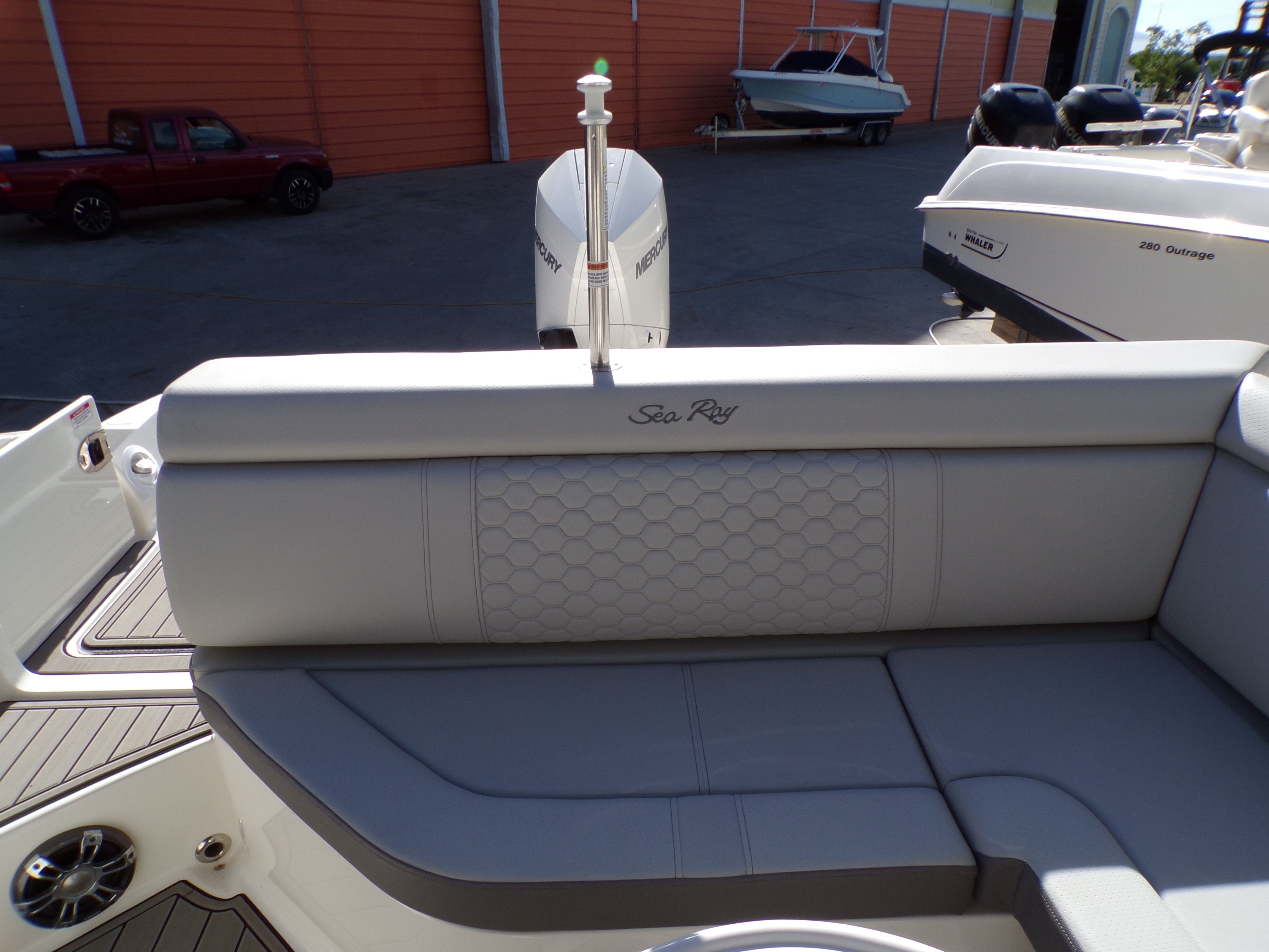 2022 Sea Ray SDX 270 Image Thumbnail #18