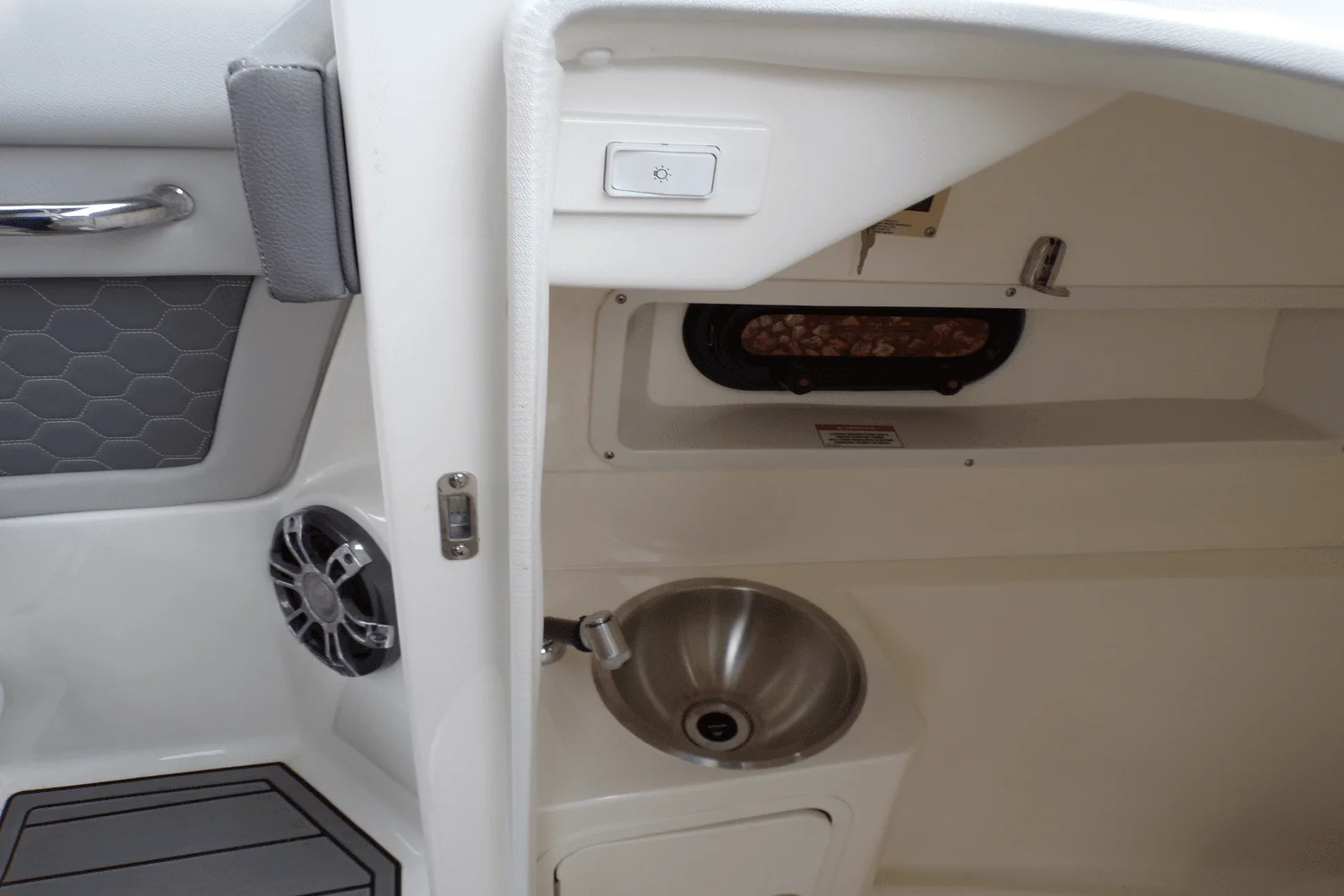 2022 Sea Ray SDX 270 Image Thumbnail #38