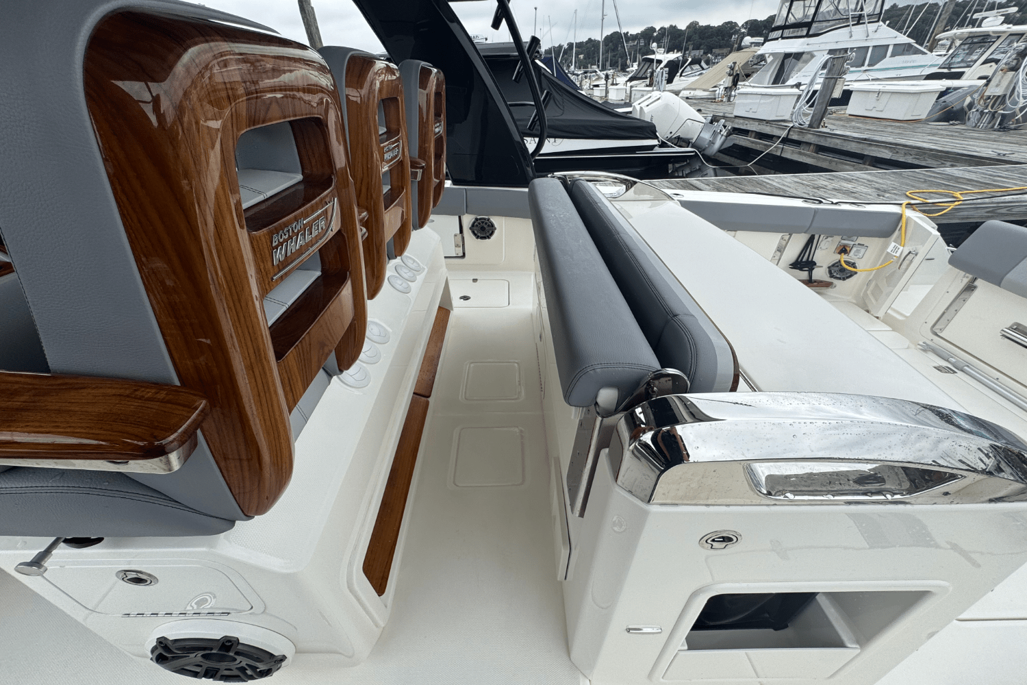 2025 Boston Whaler 420 Outrage Image Thumbnail #33