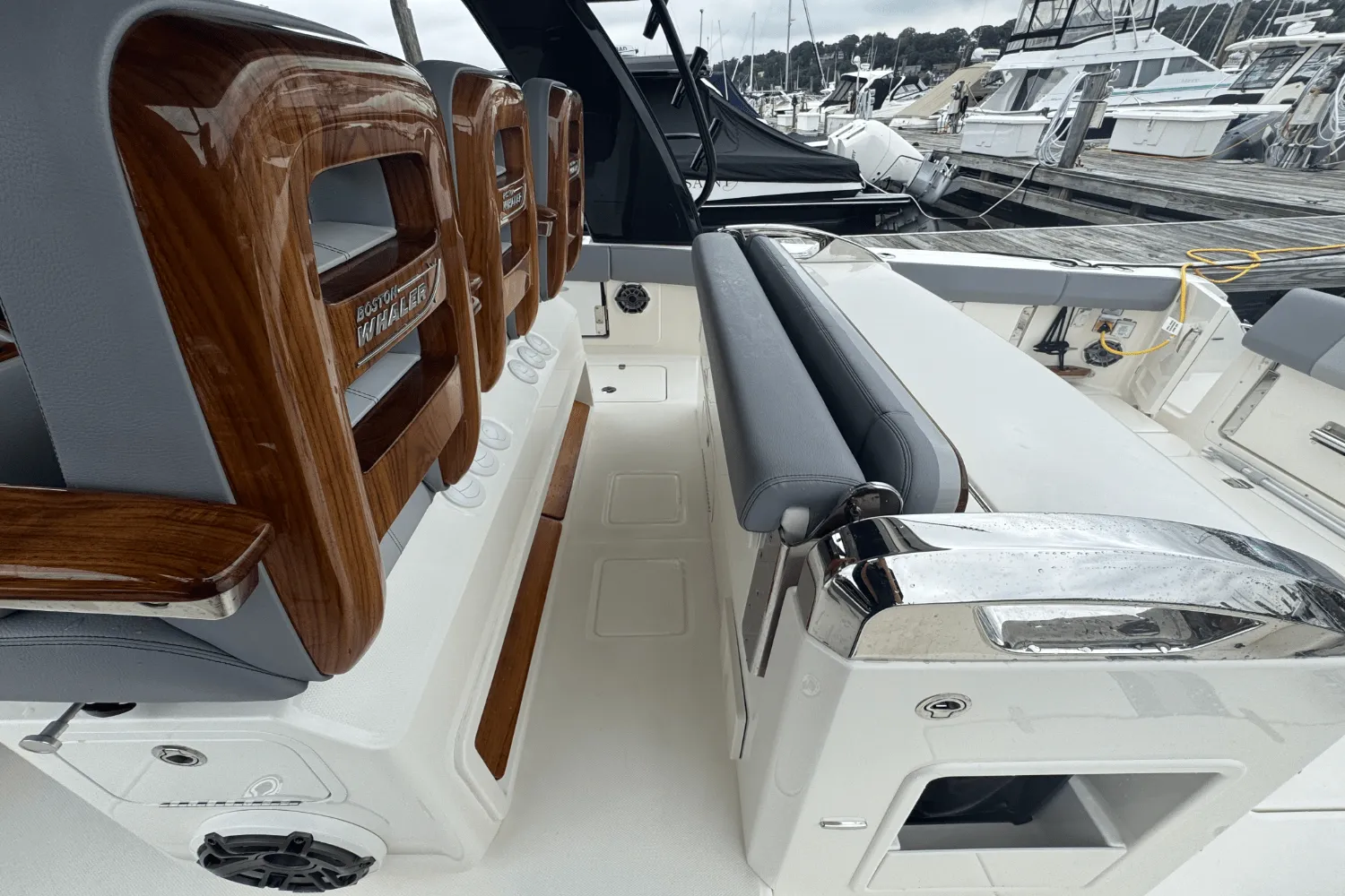 2025 Boston Whaler 420 Outrage Image Thumbnail #33