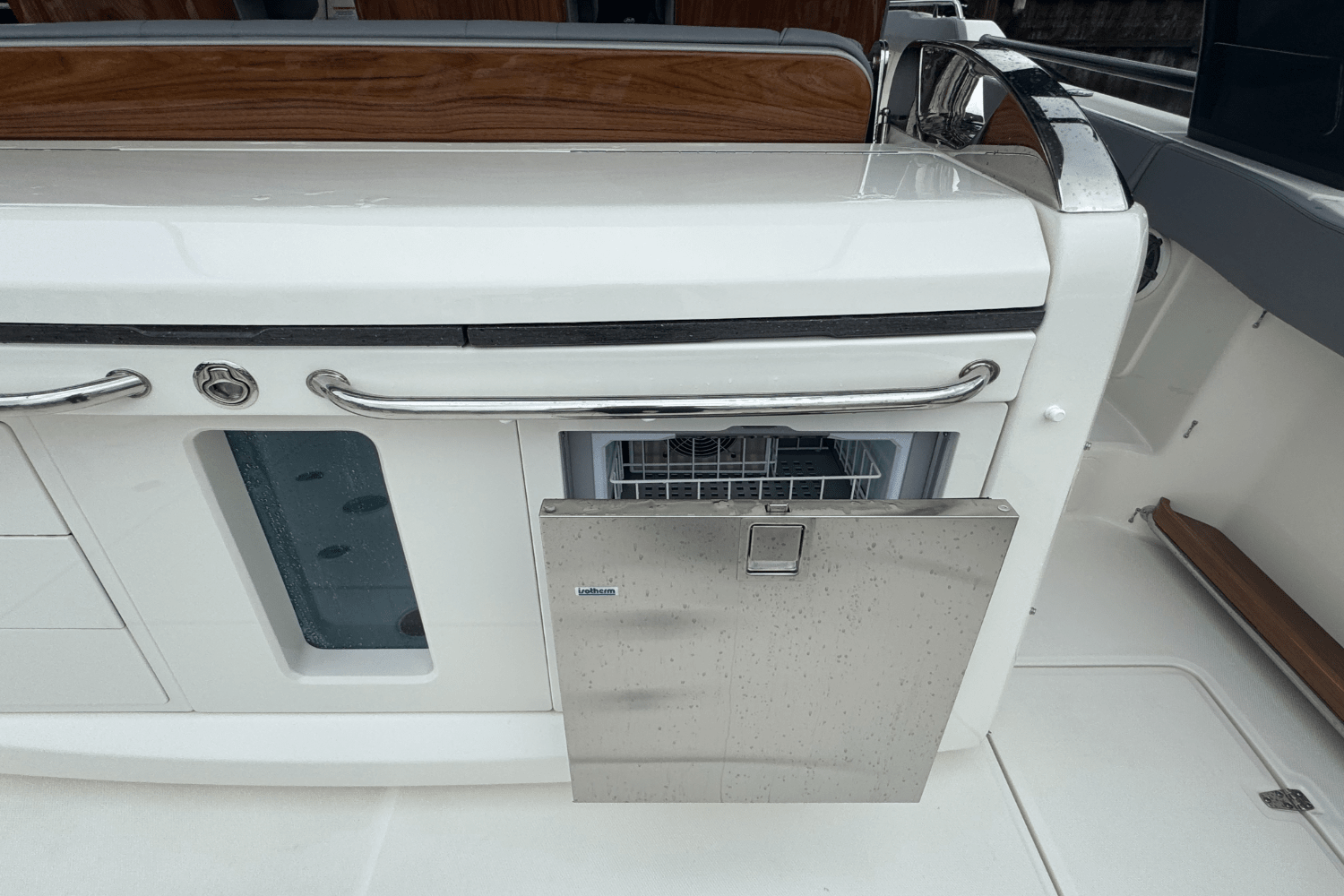 2025 Boston Whaler 420 Outrage Image Thumbnail #25