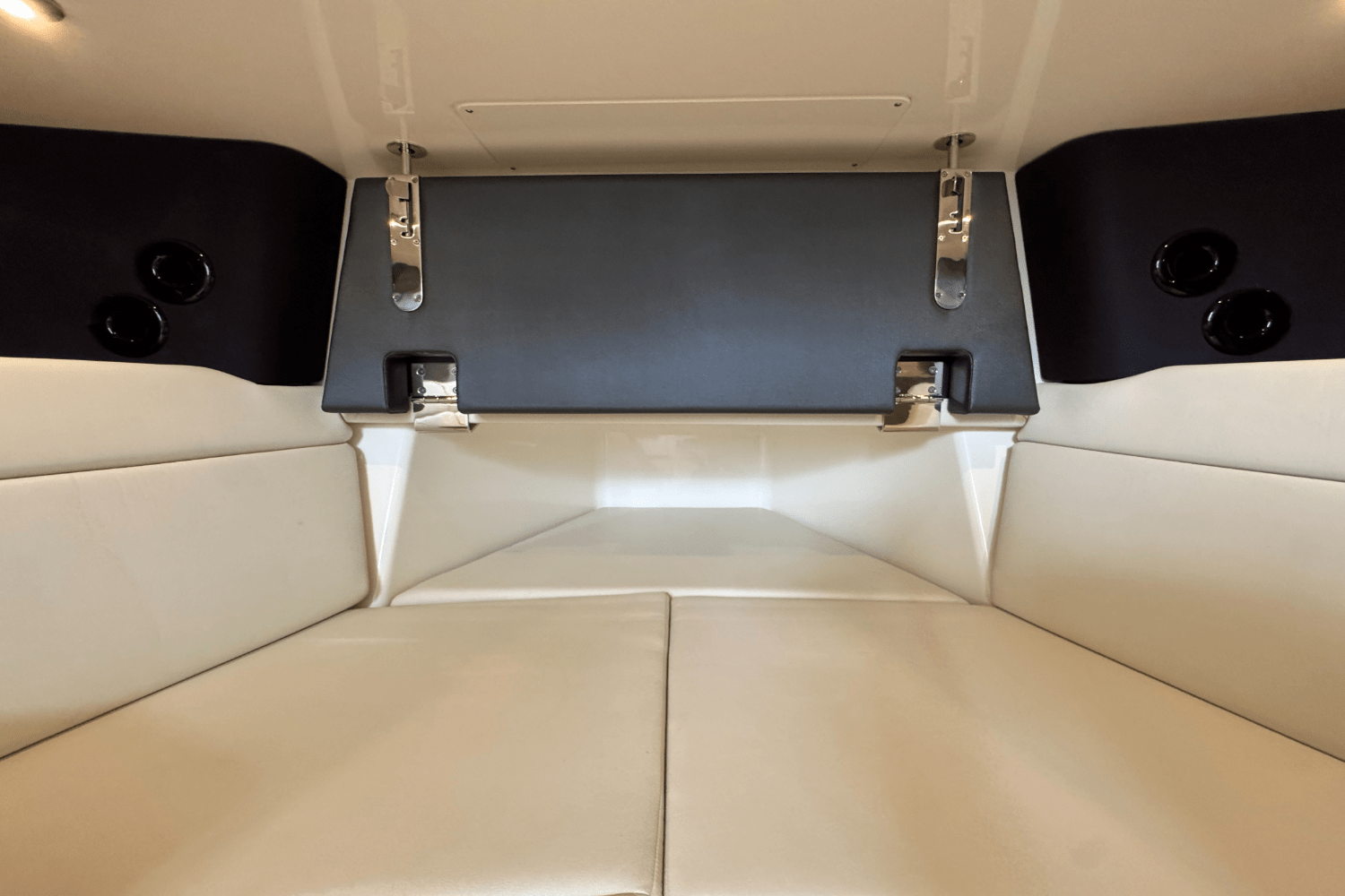 2025 Boston Whaler 420 Outrage Image Thumbnail #91