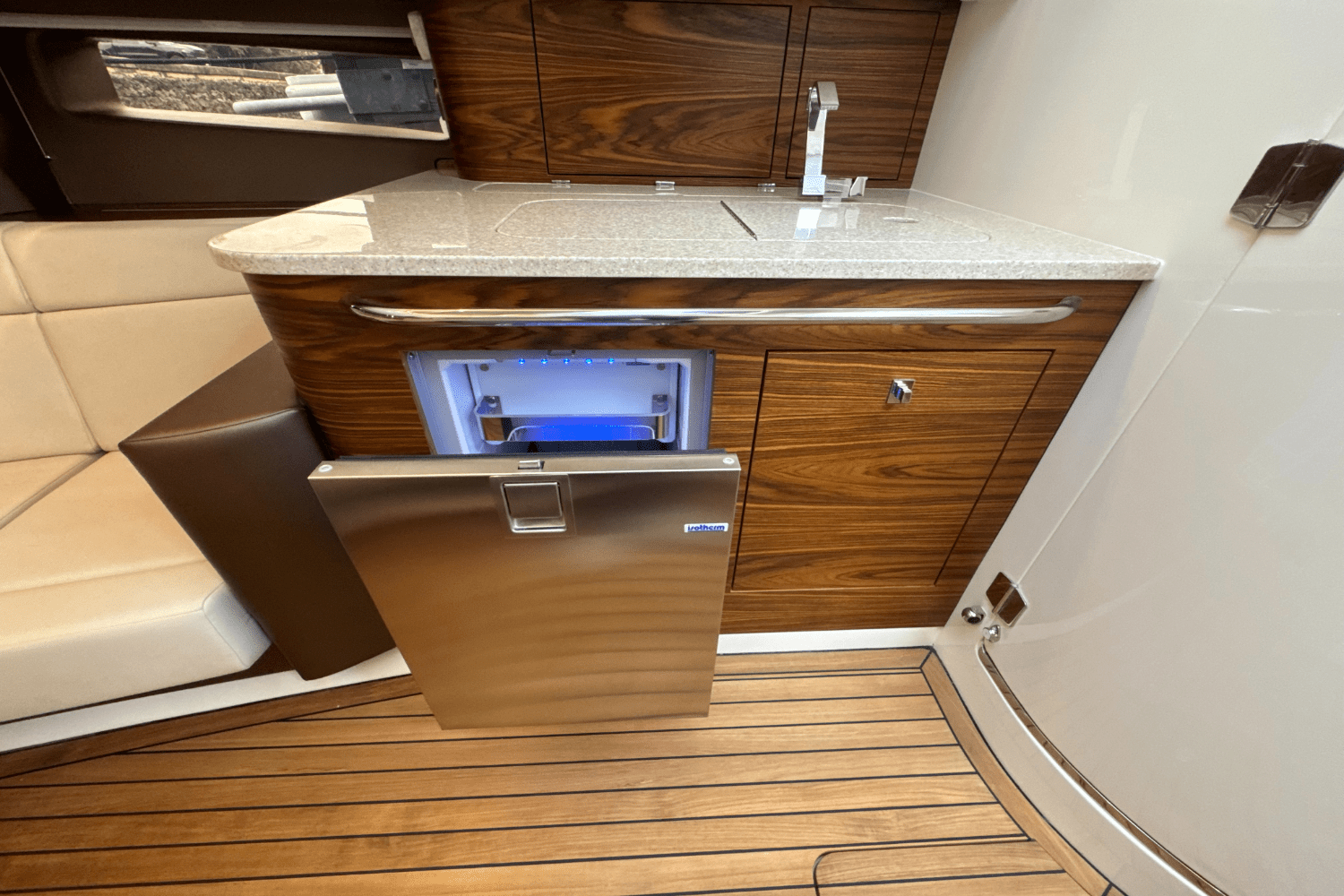 2025 Boston Whaler 420 Outrage Image Thumbnail #79