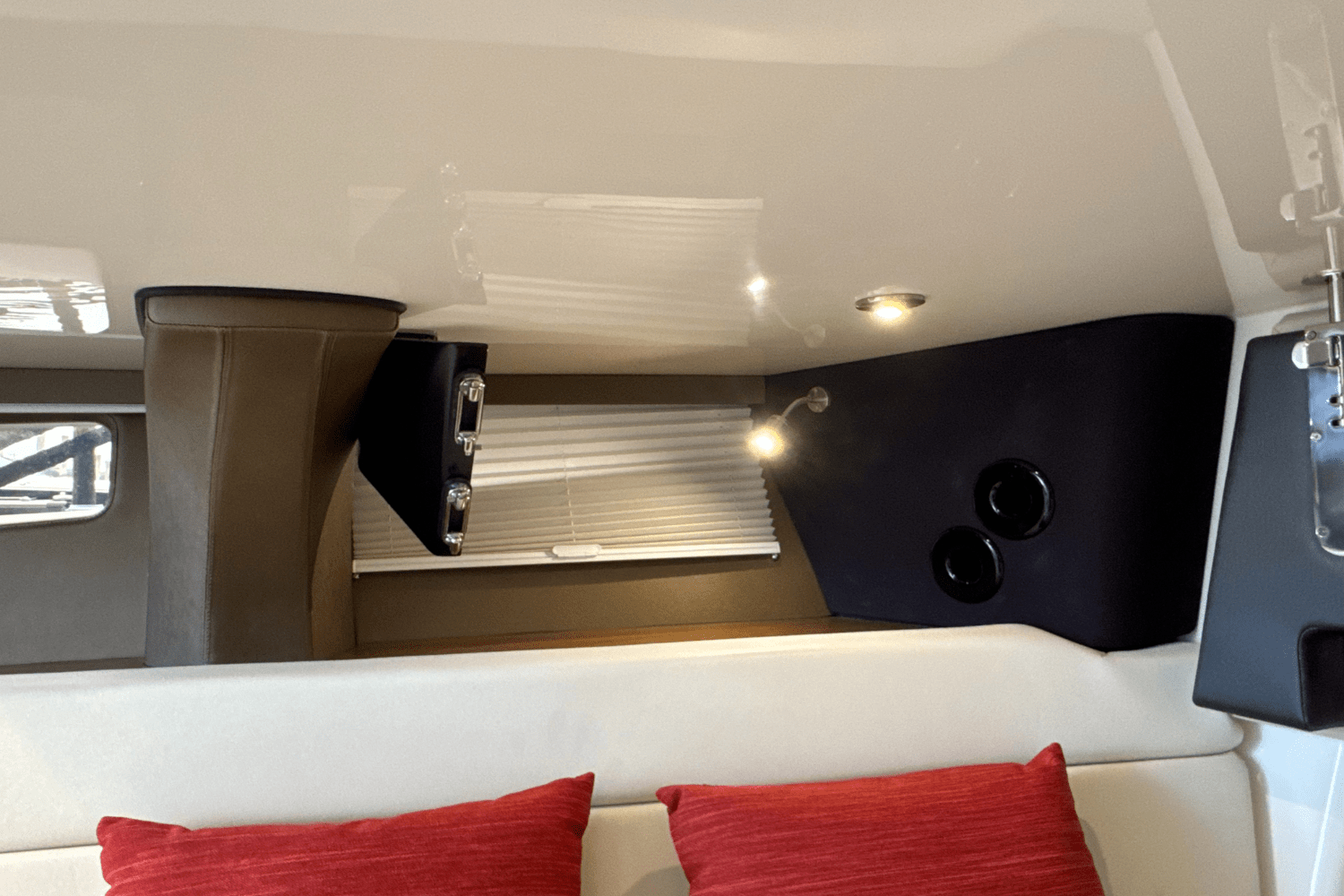 2025 Boston Whaler 420 Outrage Image Thumbnail #90