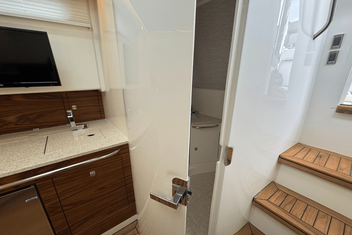 2025 Boston Whaler 420 Outrage Image Thumbnail #81