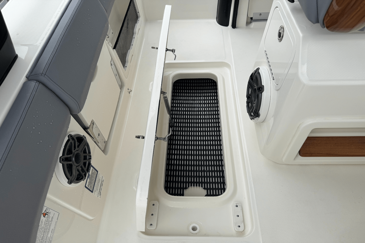 2025 Boston Whaler 420 Outrage Image Thumbnail #41