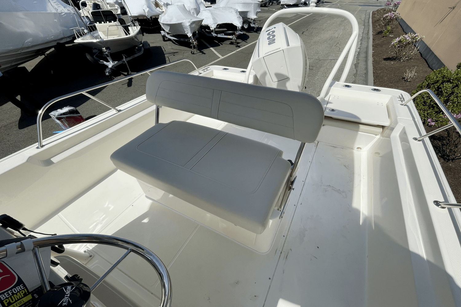 2025 Boston Whaler 210 Montauk Image Thumbnail #9